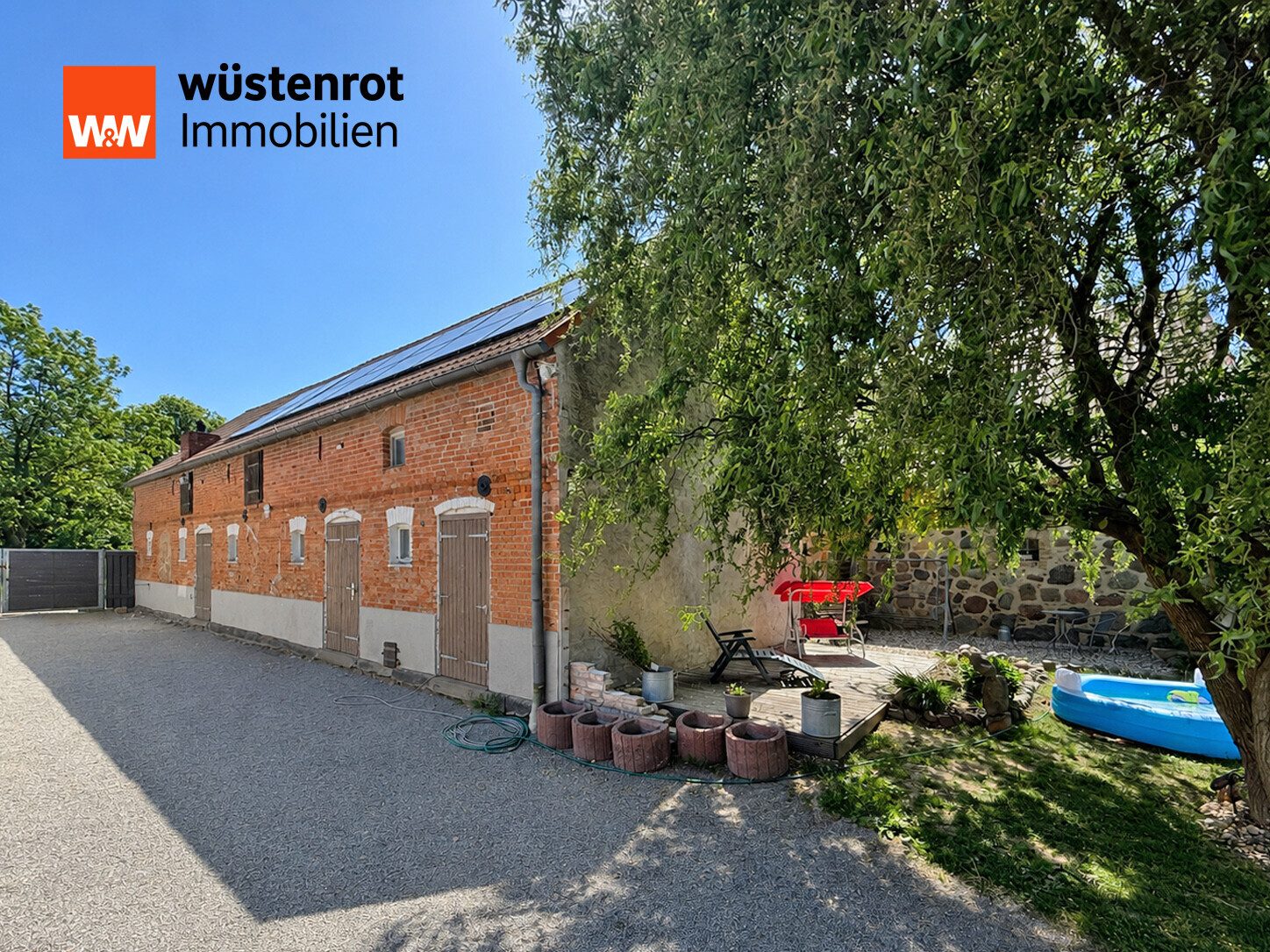 Immobilienangebot - Randowtal - Alle - MIT WÄRMEPUMPE UND PHOTOVOLTAIK: VIERSEITEN-MEHRGENERATIONENHOF MIT VIEL PLATZ FÜR MENSCH UND TIER