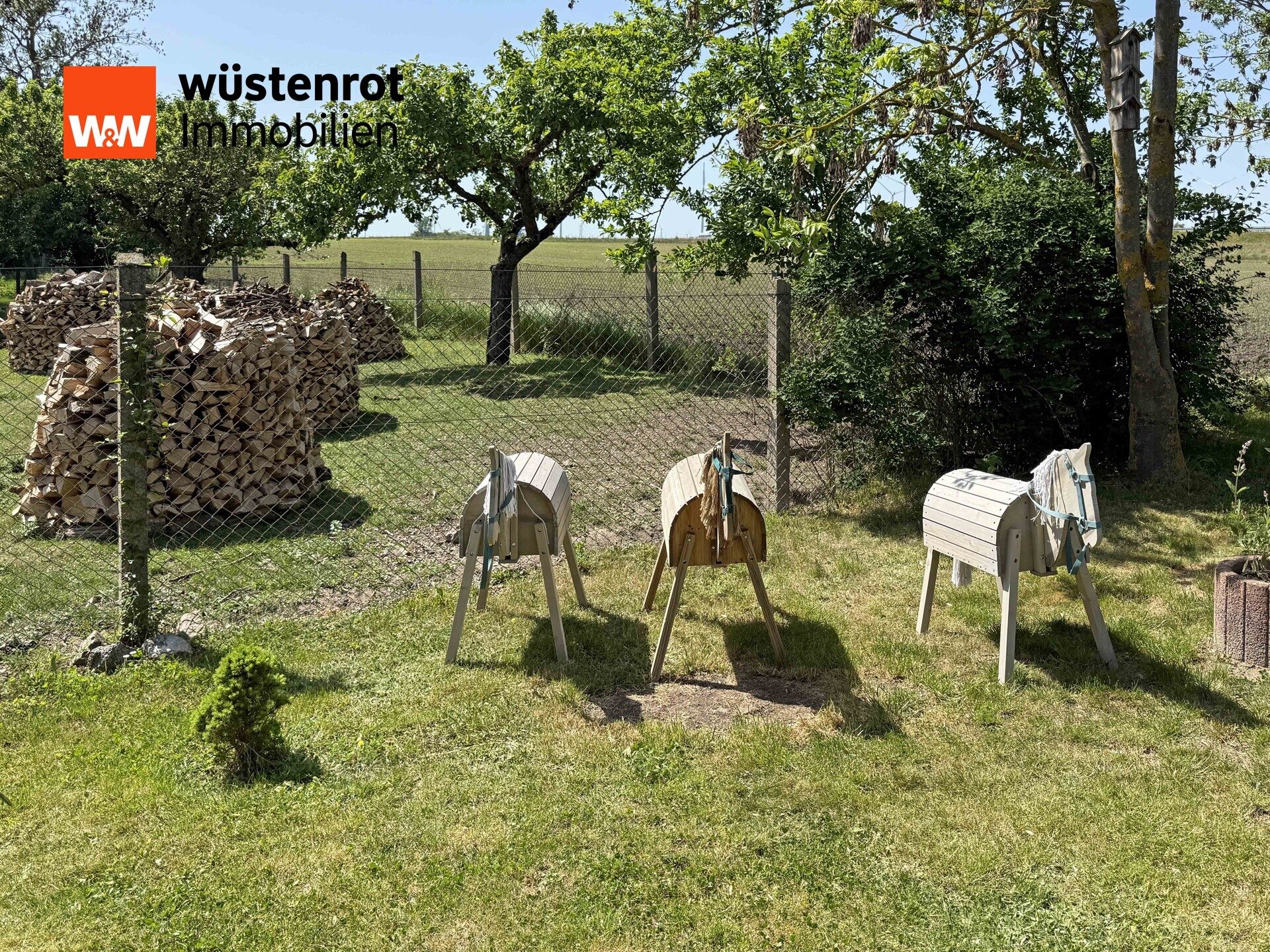 Immobilienangebot - Randowtal - Alle - MIT WÄRMEPUMPE UND PHOTOVOLTAIK: VIERSEITEN-MEHRGENERATIONENHOF MIT VIEL PLATZ FÜR MENSCH UND TIER