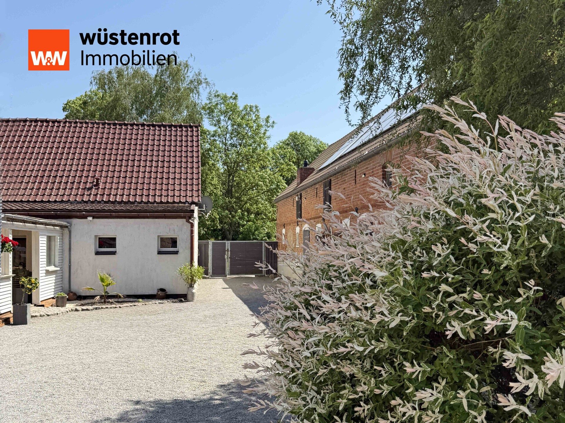 Immobilienangebot - Randowtal - Alle - MIT WÄRMEPUMPE UND PHOTOVOLTAIK: VIERSEITEN-MEHRGENERATIONENHOF MIT VIEL PLATZ FÜR MENSCH UND TIER