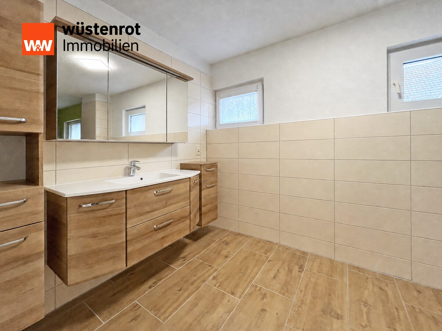 Immobilienangebot - Randowtal - Alle - MIT WÄRMEPUMPE UND PHOTOVOLTAIK: VIERSEITEN-MEHRGENERATIONENHOF MIT VIEL PLATZ FÜR MENSCH UND TIER