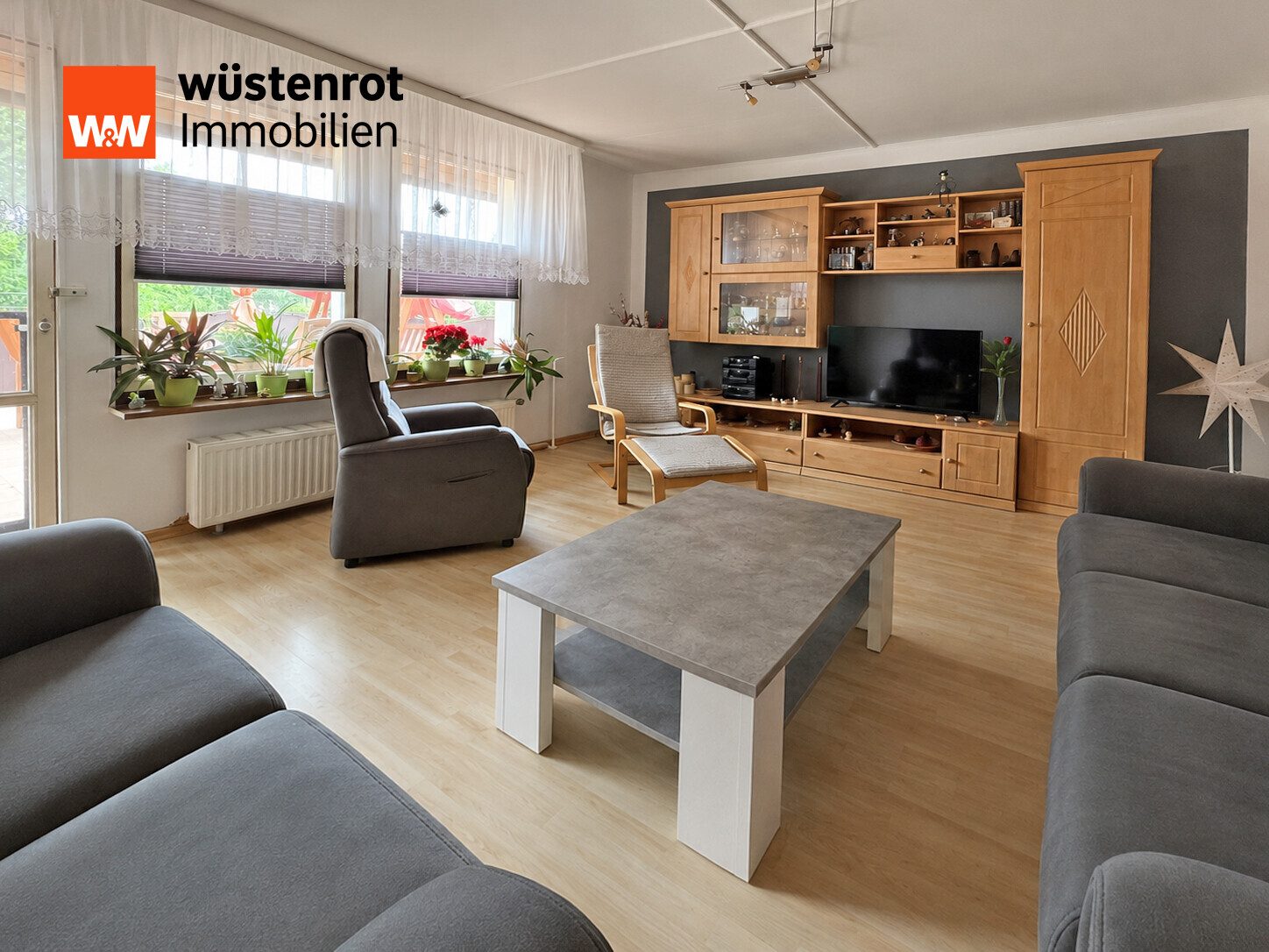 Immobilienangebot - Eggesin - Alle - EINFAMILIENHAUS MIT EINBAUKÜCHE + GROSSER TERRASSE + GARAGE + CARPORT + KOMPLETT UNTERKELLERT
