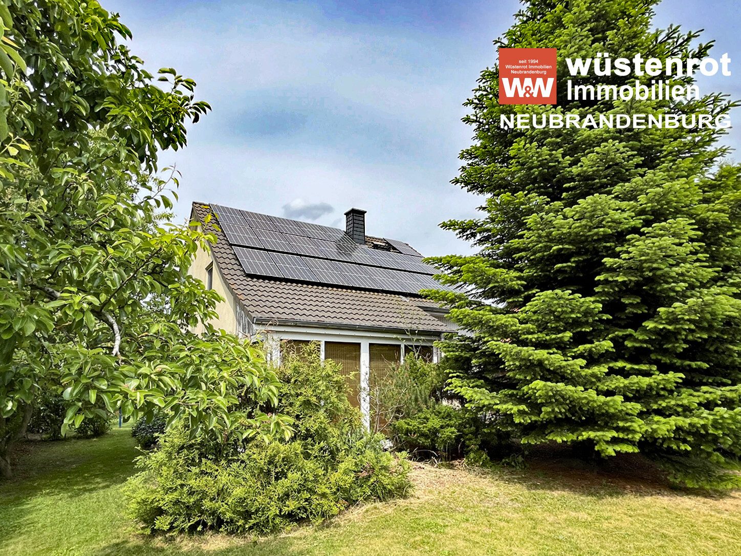 Immobilienangebot - Burg Stargard - Alle - OASE IM GRÜNEN: WINTERGARTEN + PHOTOTOVOLTAIKANLAGE + EINBAUKÜCHE + KAMINOFEN + MASSIVES GARTENHAUS