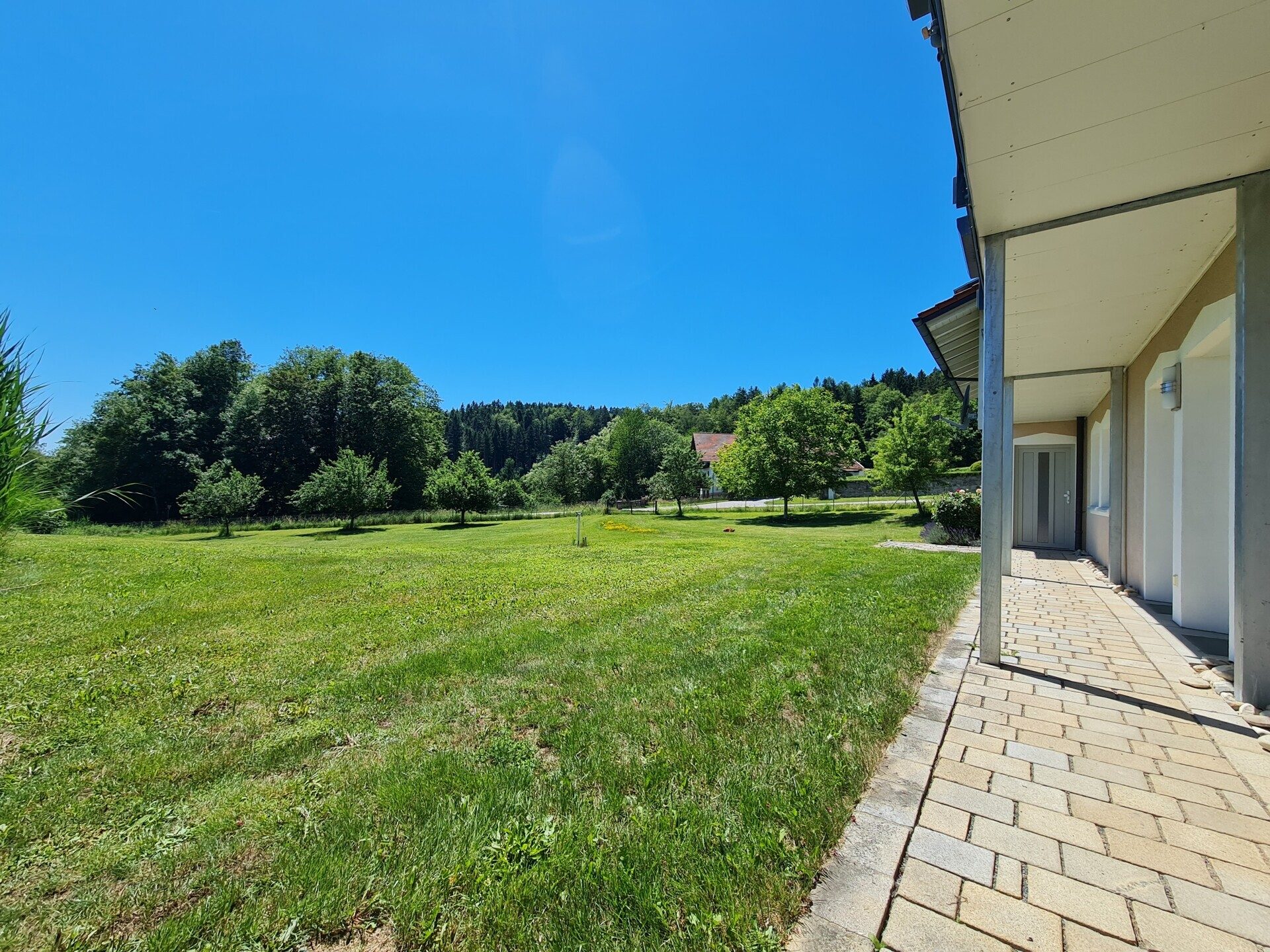 Immobilienangebot - Grafenau - Alle - Tür auf - Herz rein!
Modernes "Sacherl" in sonniger Lage, mit PV-Anlage, Teich und mega Garten.