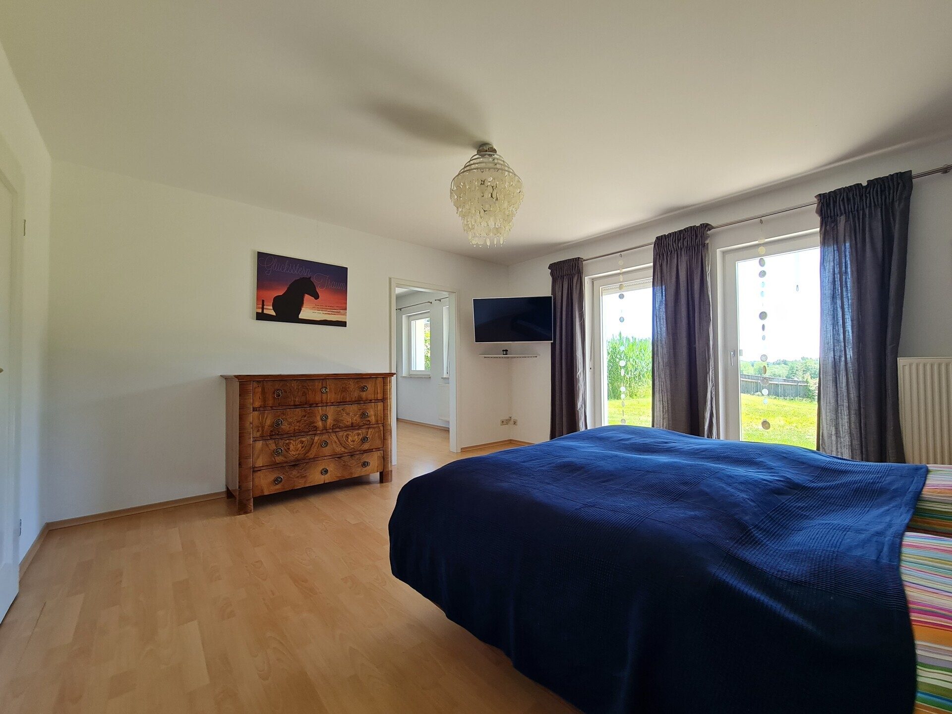 Immobilienangebot - Grafenau - Alle - Tür auf - Herz rein!
Modernes "Sacherl" in sonniger Lage, mit PV-Anlage, Teich und mega Garten.