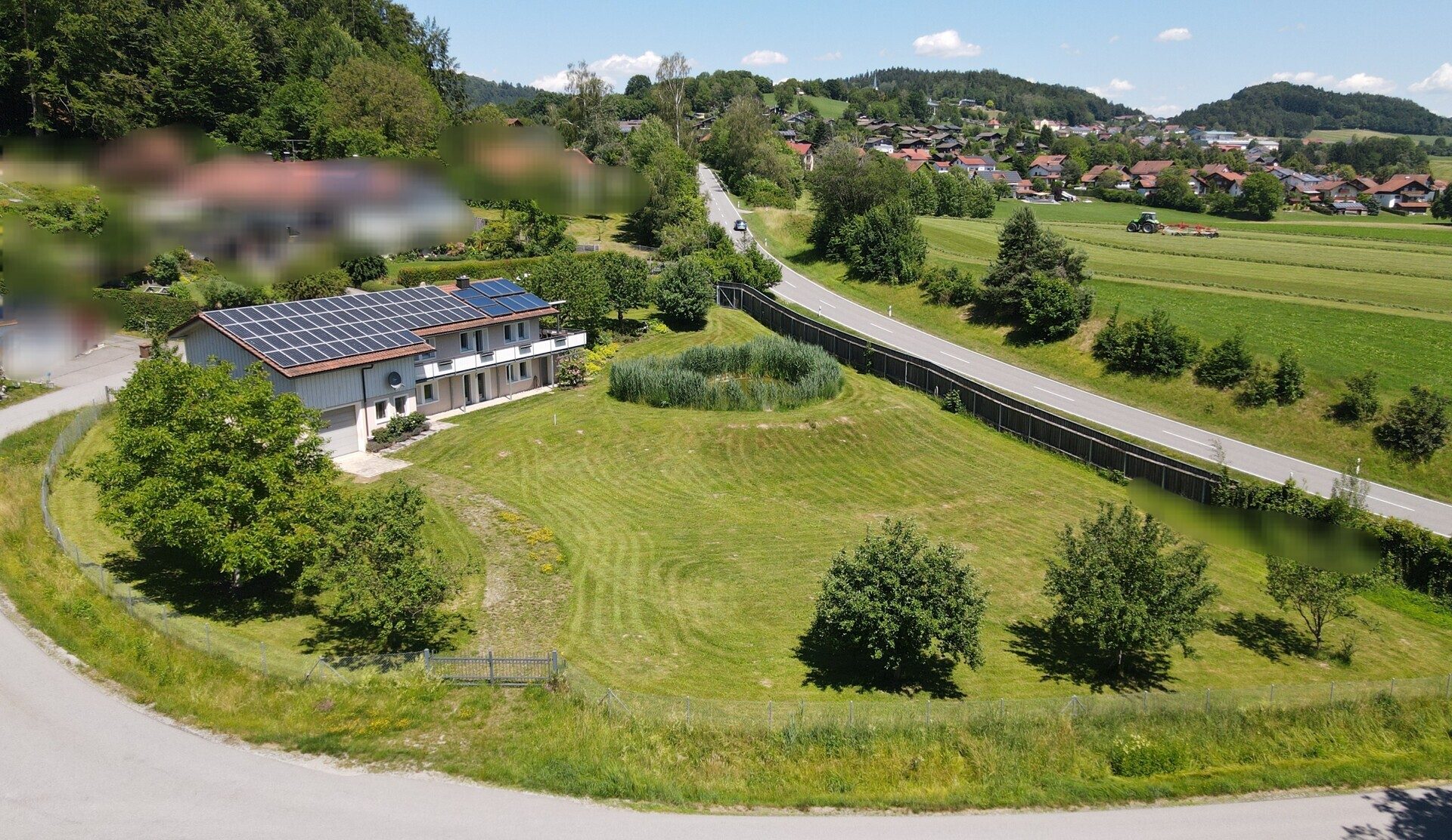 Immobilienangebot - Grafenau - Alle - Tür auf - Herz rein!
Modernes "Sacherl" in sonniger Lage, mit PV-Anlage, Teich und mega Garten.