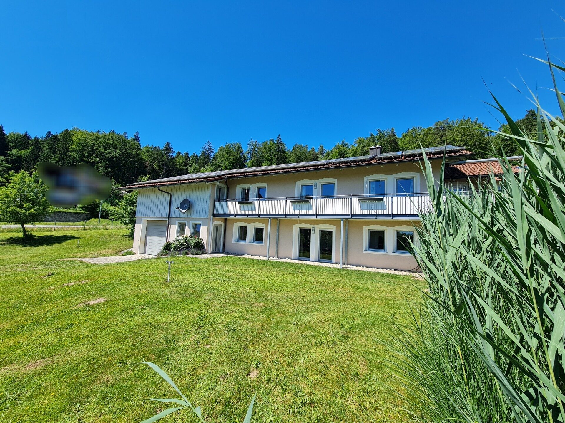 Immobilienangebot - Grafenau - Alle - Tür auf - Herz rein!
Modernes "Sacherl" in sonniger Lage, mit PV-Anlage, Teich und mega Garten.
