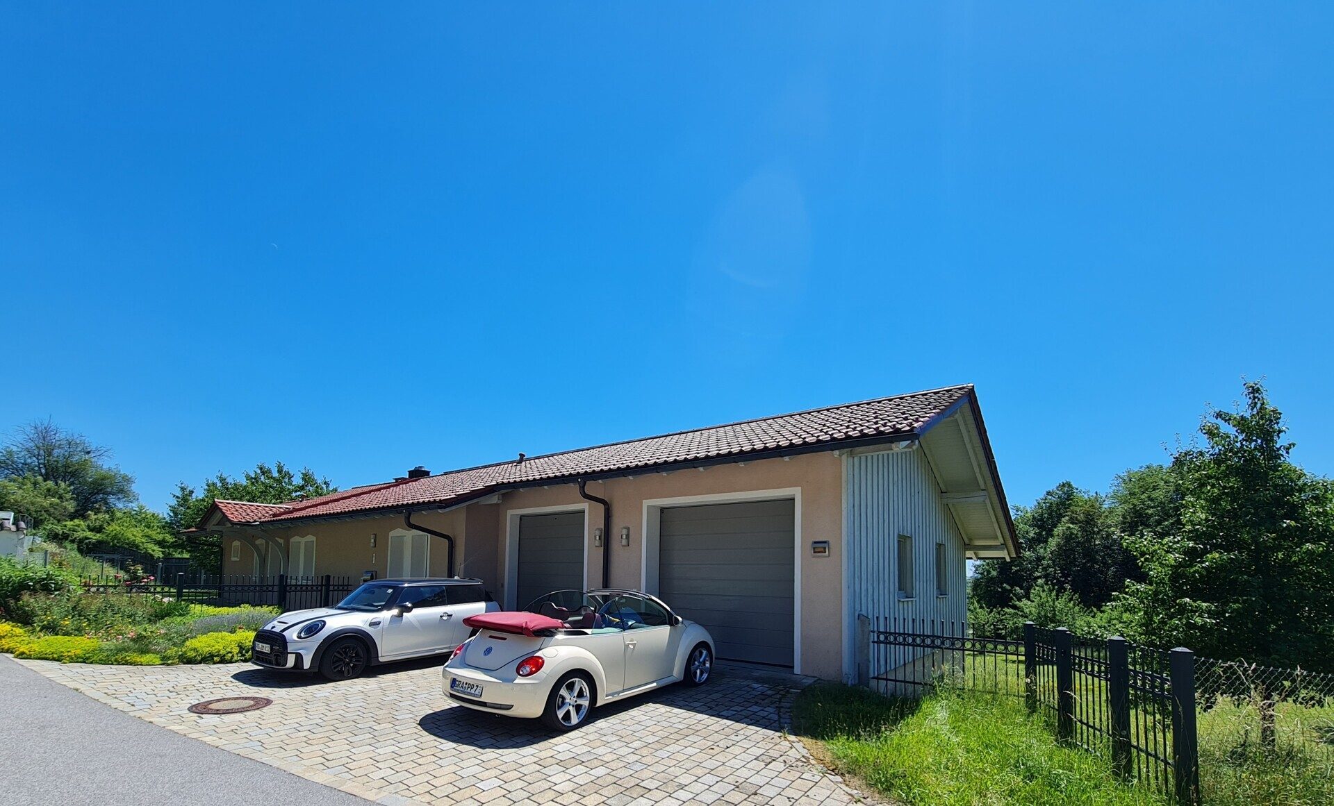 Immobilienangebot - Grafenau - Alle - Tür auf - Herz rein!
Modernes "Sacherl" in sonniger Lage, mit PV-Anlage, Teich und mega Garten.