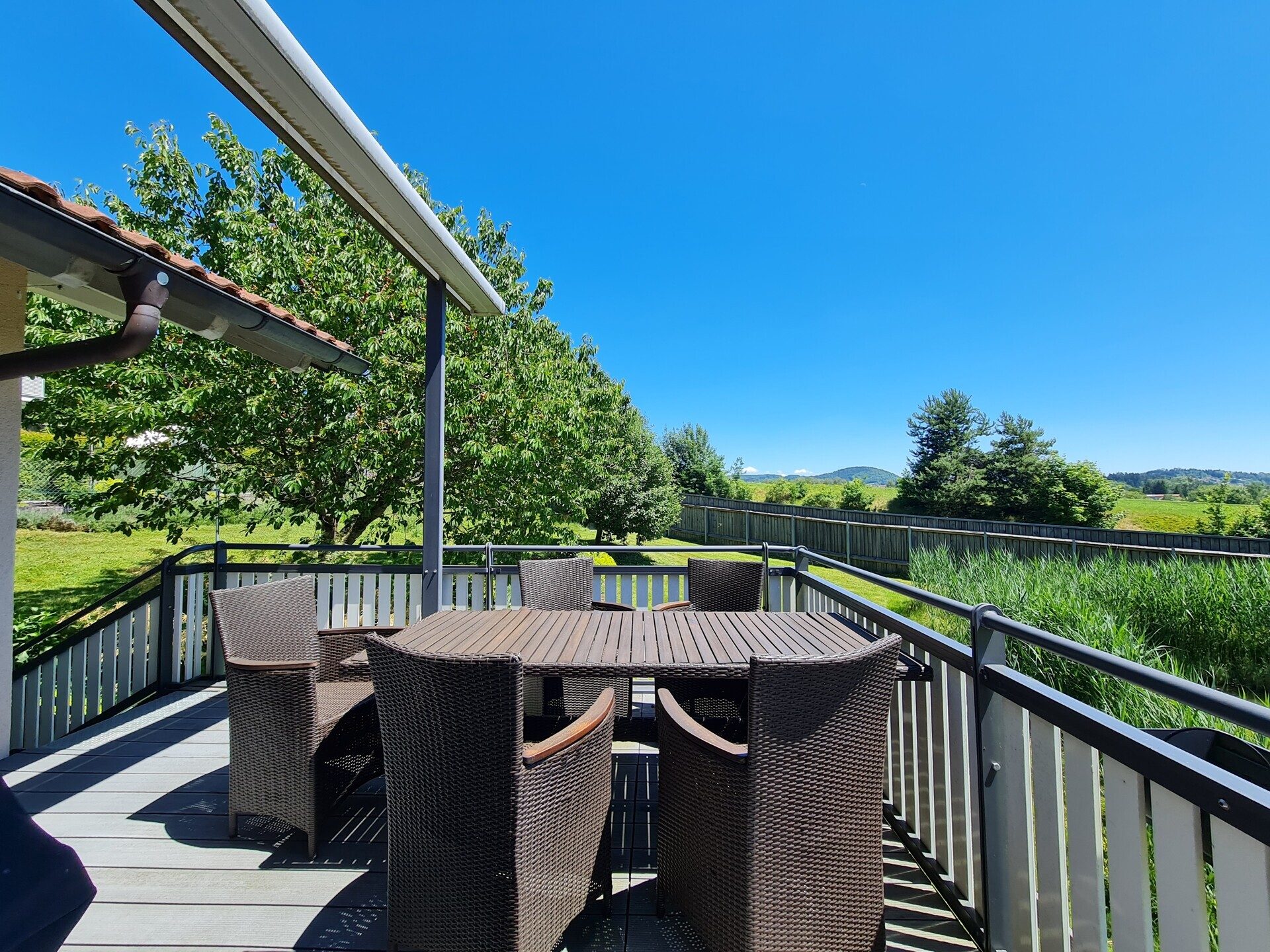 Immobilienangebot - Grafenau - Alle - Tür auf - Herz rein!
Modernes "Sacherl" in sonniger Lage, mit PV-Anlage, Teich und mega Garten.