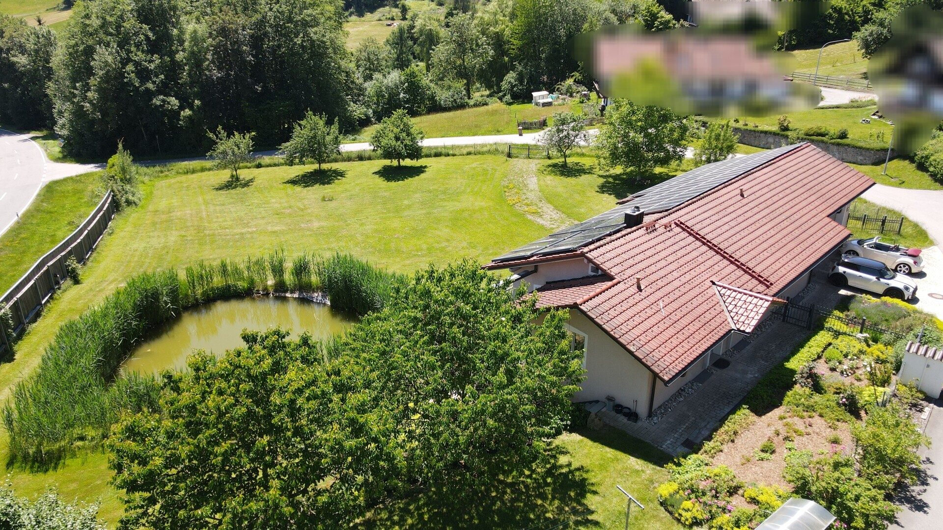 Immobilienangebot - Grafenau - Alle - Tür auf - Herz rein!
Modernes "Sacherl" in sonniger Lage, mit PV-Anlage, Teich und mega Garten.