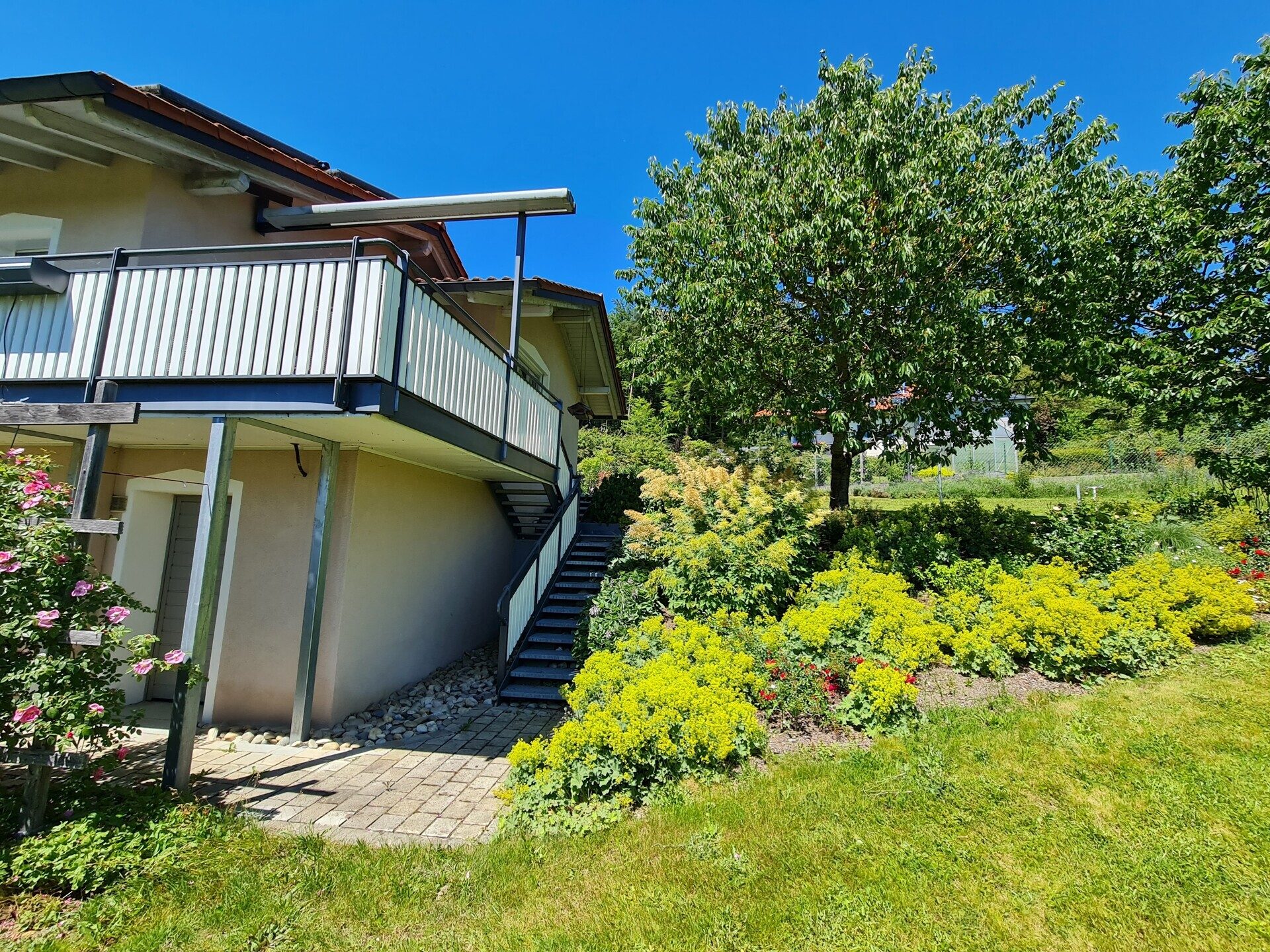 Immobilienangebot - Grafenau - Alle - Tür auf - Herz rein!
Modernes "Sacherl" in sonniger Lage, mit PV-Anlage, Teich und mega Garten.