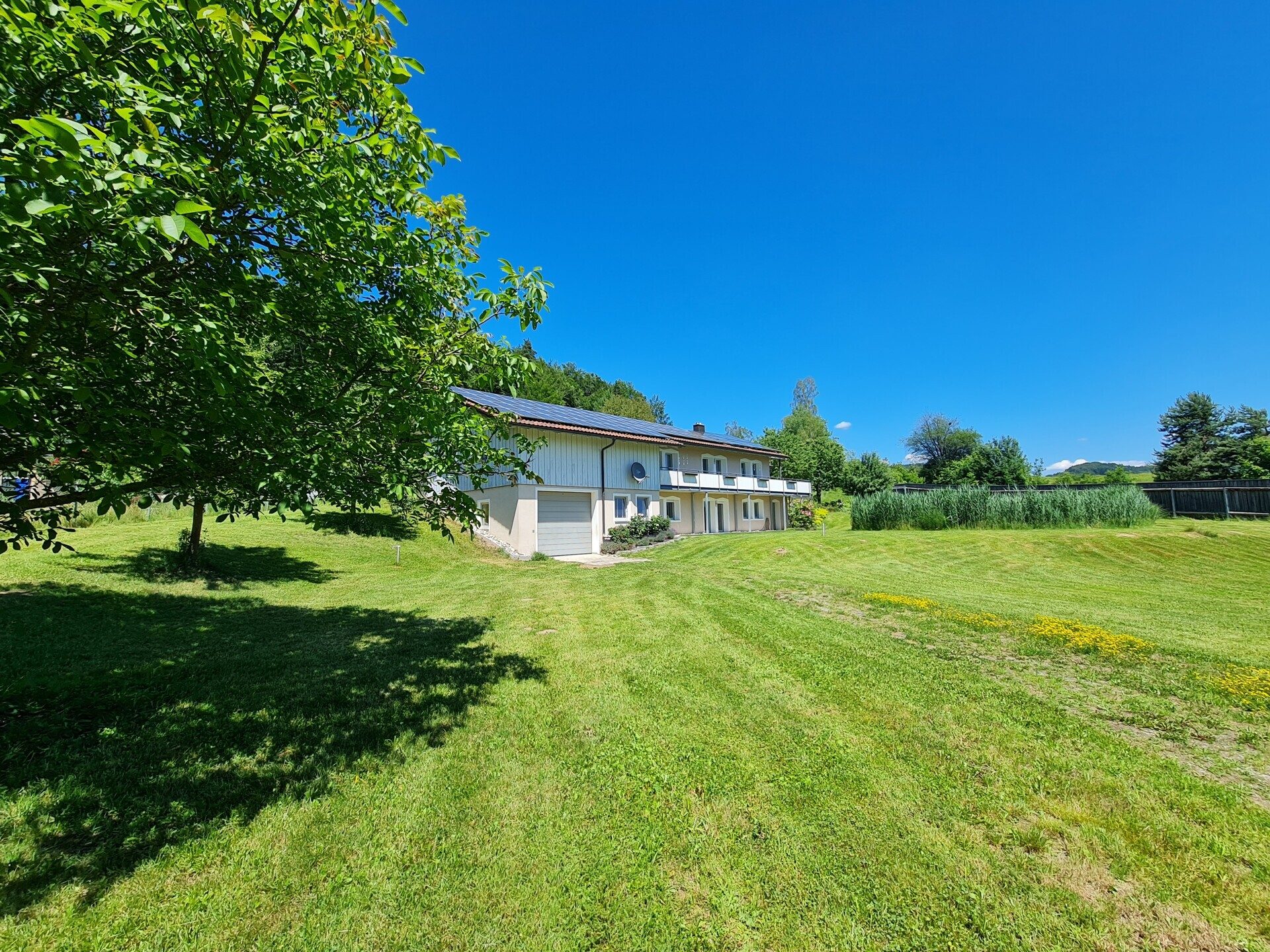Immobilienangebot - Grafenau - Alle - Tür auf - Herz rein!
Modernes "Sacherl" in sonniger Lage, mit PV-Anlage, Teich und mega Garten.