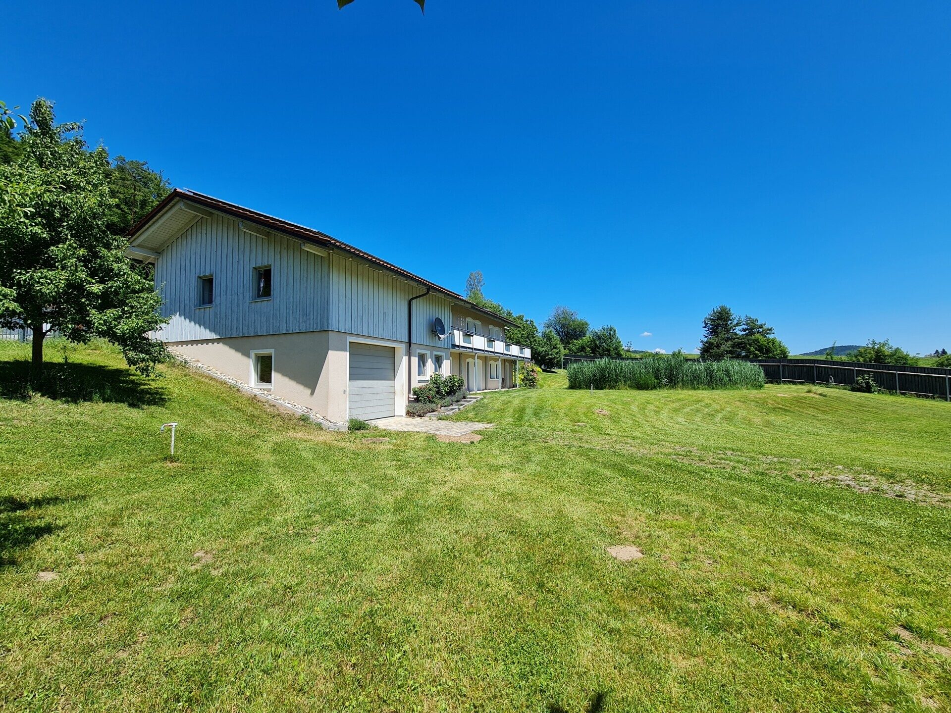 Immobilienangebot - Grafenau - Alle - Tür auf - Herz rein!
Modernes "Sacherl" in sonniger Lage, mit PV-Anlage, Teich und mega Garten.
