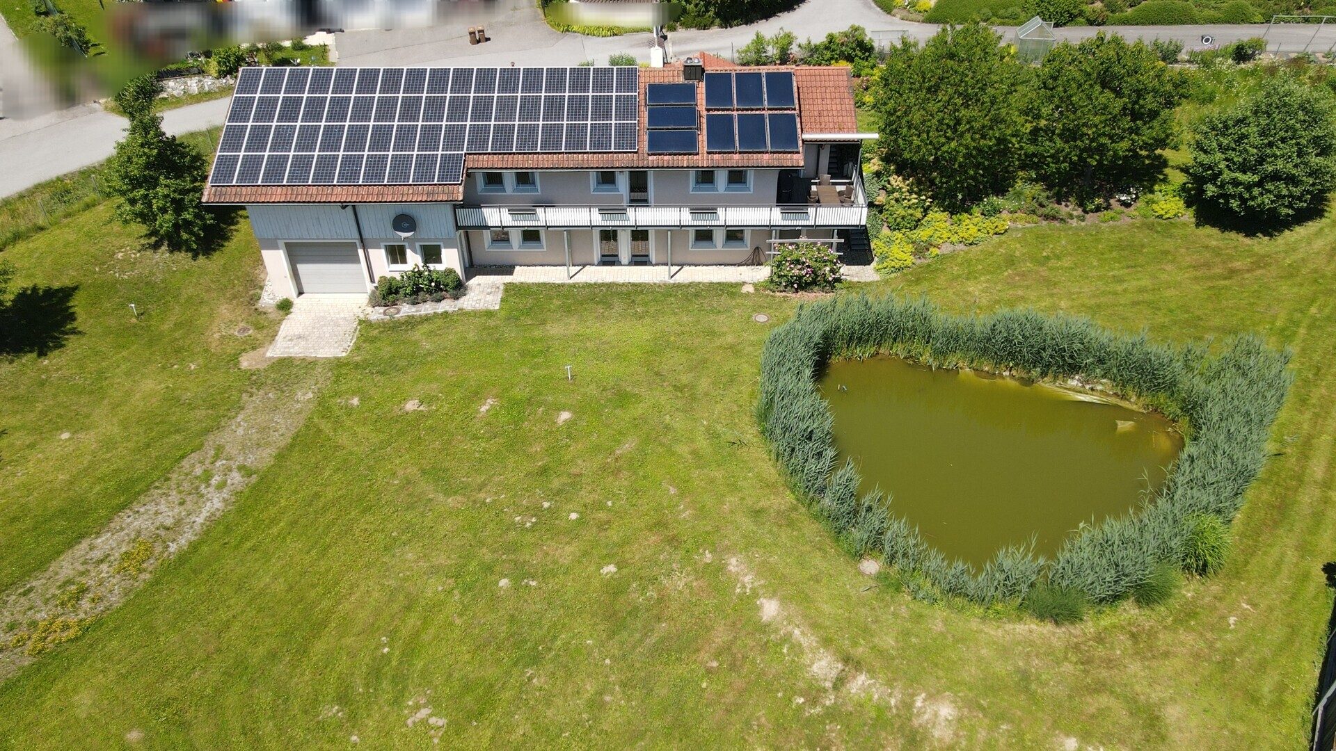 Immobilienangebot - Grafenau - Alle - Tür auf - Herz rein!
Modernes "Sacherl" in sonniger Lage, mit PV-Anlage, Teich und mega Garten.