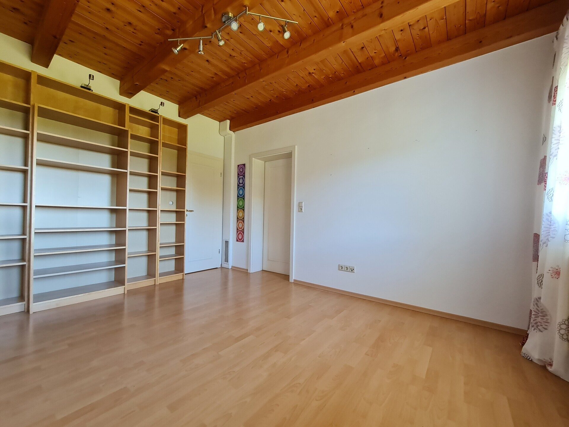 Immobilienangebot - Grafenau - Alle - Tür auf - Herz rein!
Modernes "Sacherl" in sonniger Lage, mit PV-Anlage, Teich und mega Garten.
