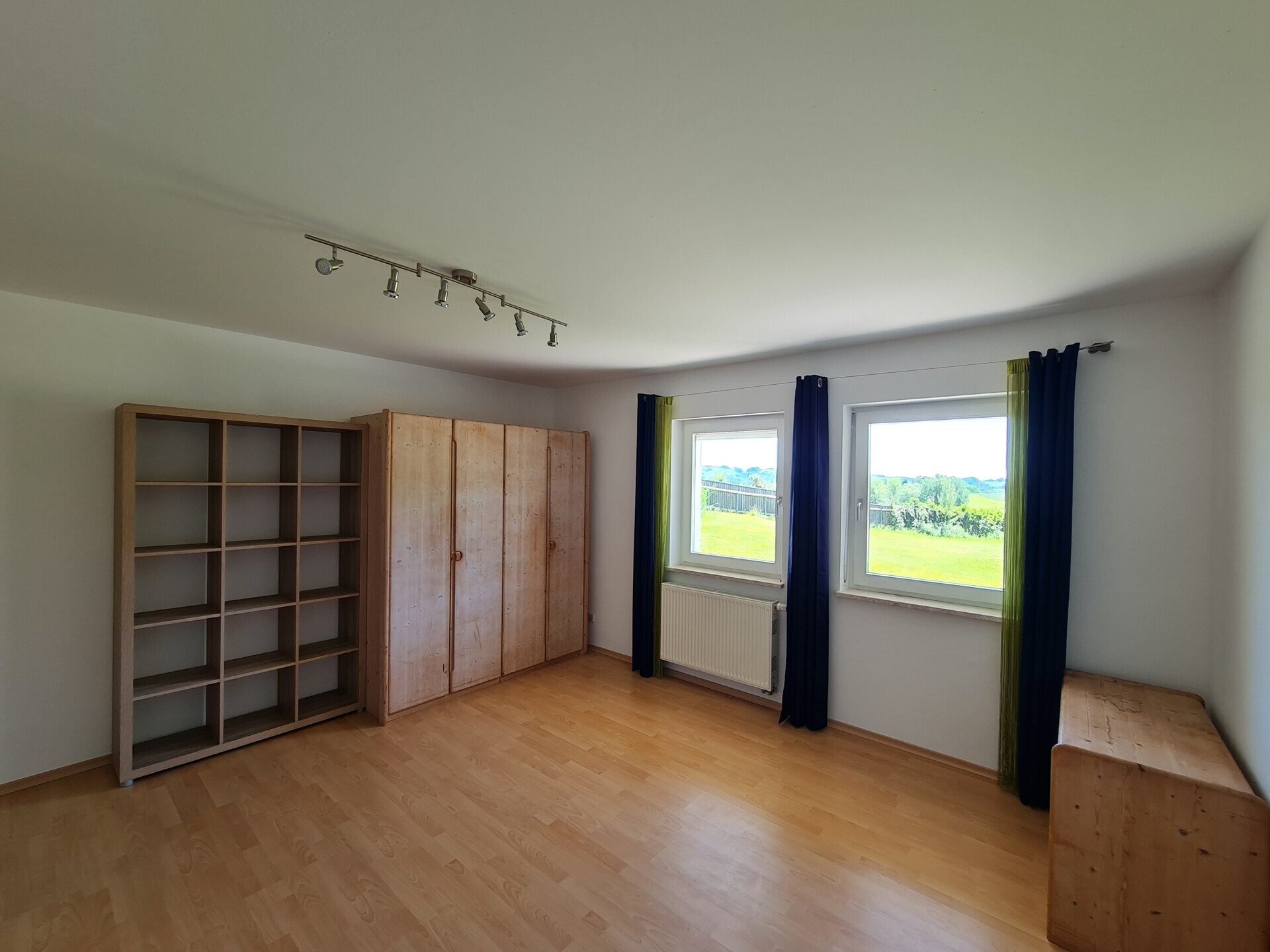 Immobilienangebot - Grafenau - Alle - Tür auf - Herz rein!
Modernes "Sacherl" in sonniger Lage, mit PV-Anlage, Teich und mega Garten.