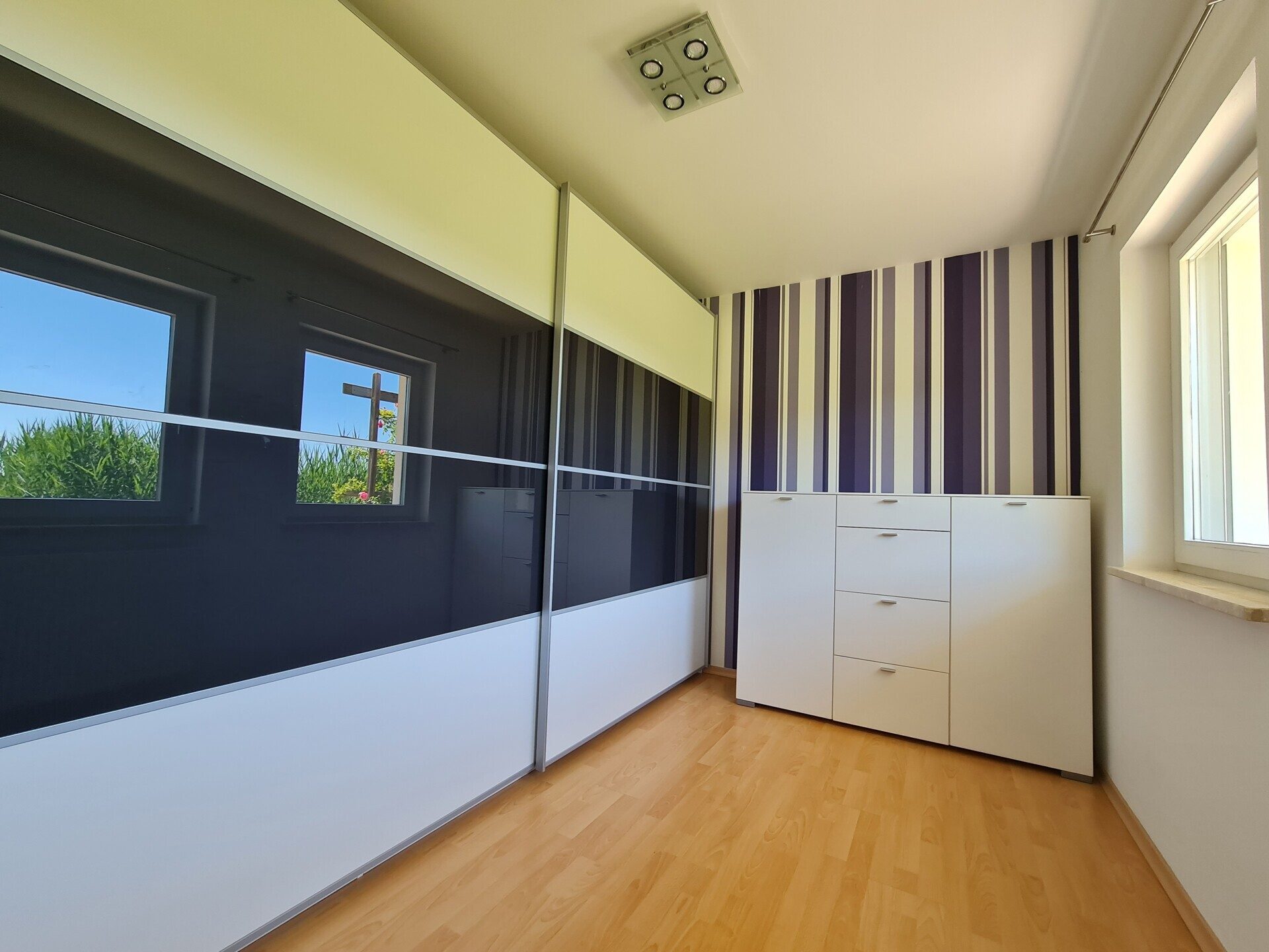 Immobilienangebot - Grafenau - Alle - Tür auf - Herz rein!
Modernes "Sacherl" in sonniger Lage, mit PV-Anlage, Teich und mega Garten.
