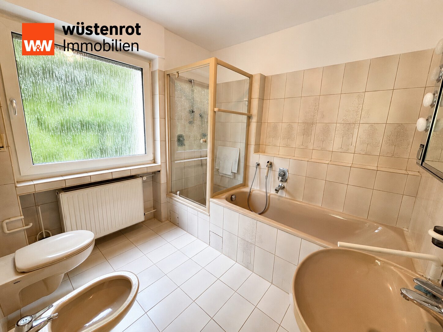 Immobilienangebot - Mülheim an der Ruhr - Alle - Viel Platz für Generationen – großzügiges Zweifamilienhaus mit Garten und zwei Garagen