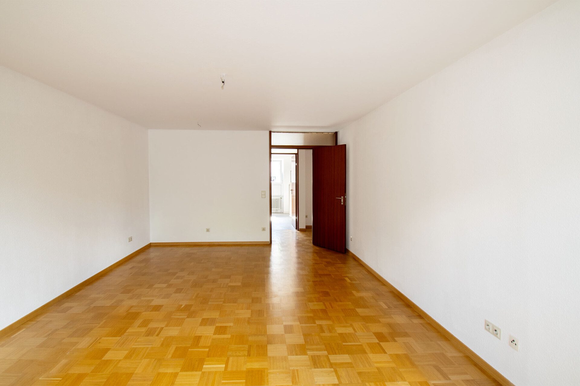 Immobilienangebot - Kornwestheim - Alle - Gepflegte und geräumige 3-Zimmerwohnung mit eigenem Garten
