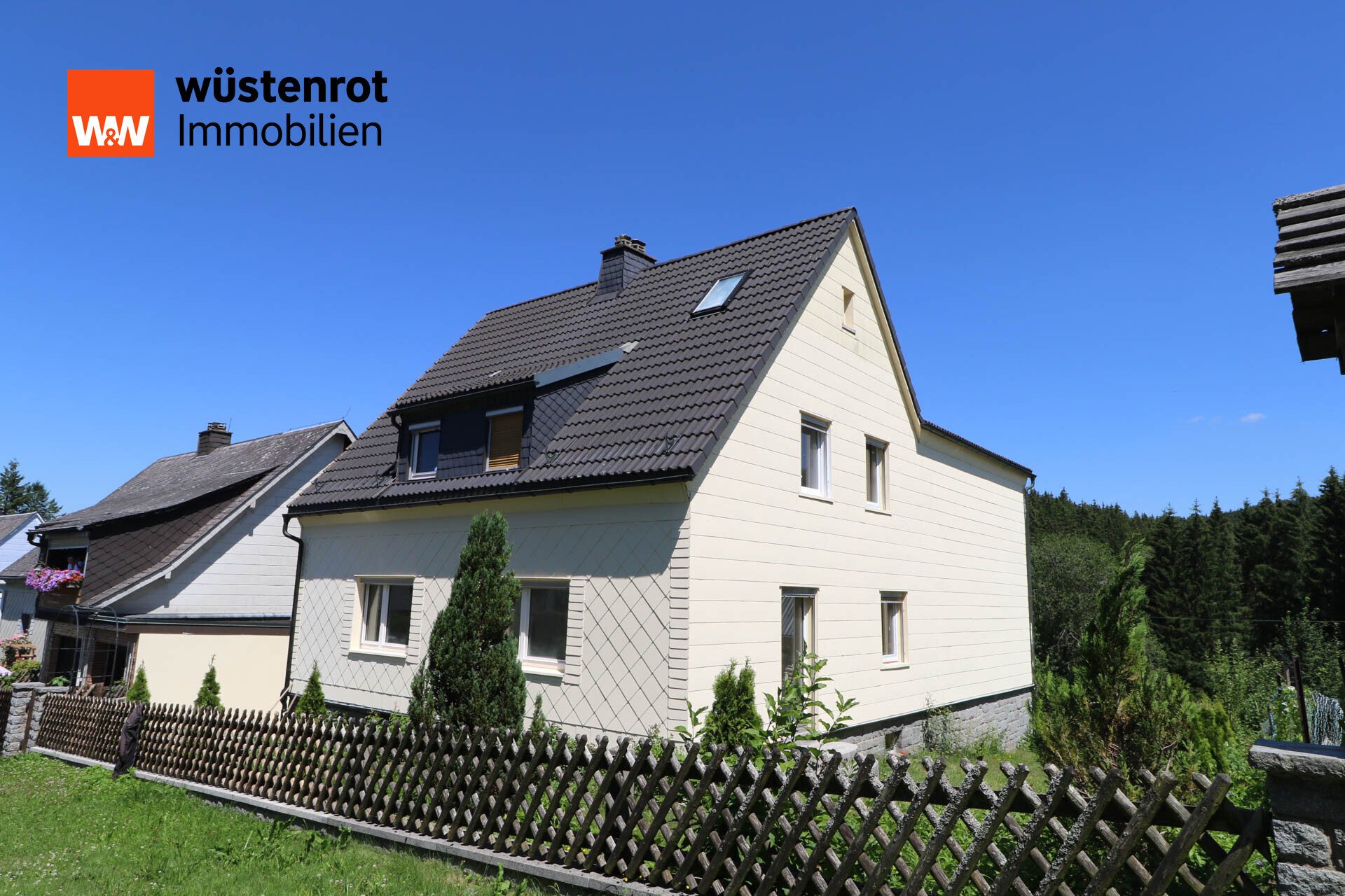 Immobilienangebot - Naila - Alle - Endlich Entfalten! Wohlfühloase für die kleine Familie – mit Balkon und Gartenanteil zum Verlieben!