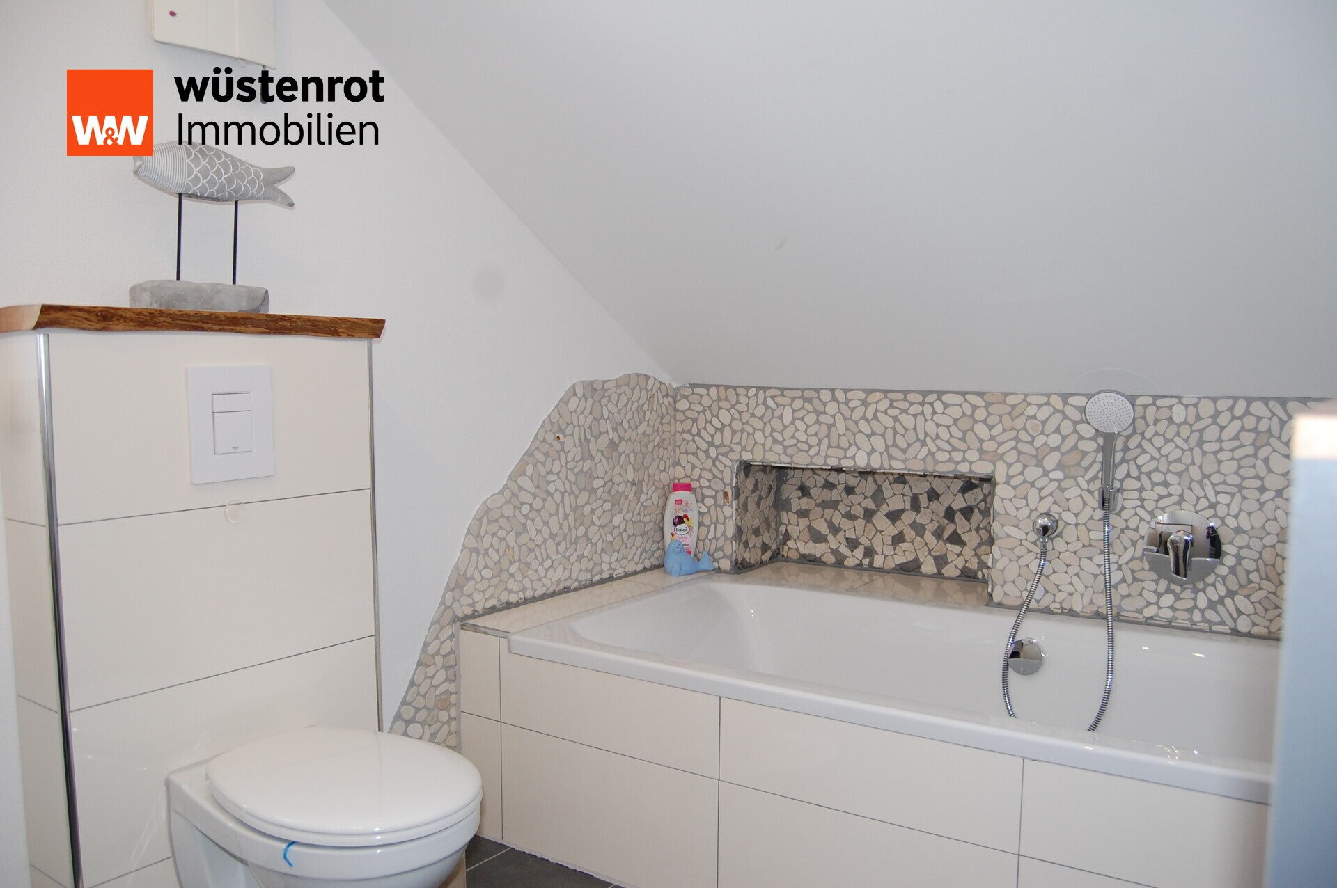 Immobilienangebot - Osterhofen - Alle - Einfamilienhaus in Neubauqualität – kernsaniert, energieeffizient  auf 1.216 m² Grundstück