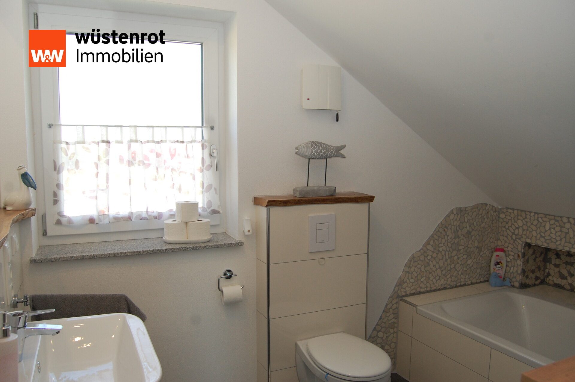 Immobilienangebot - Osterhofen - Alle - Einfamilienhaus in Neubauqualität – kernsaniert, energieeffizient  auf 1.216 m² Grundstück