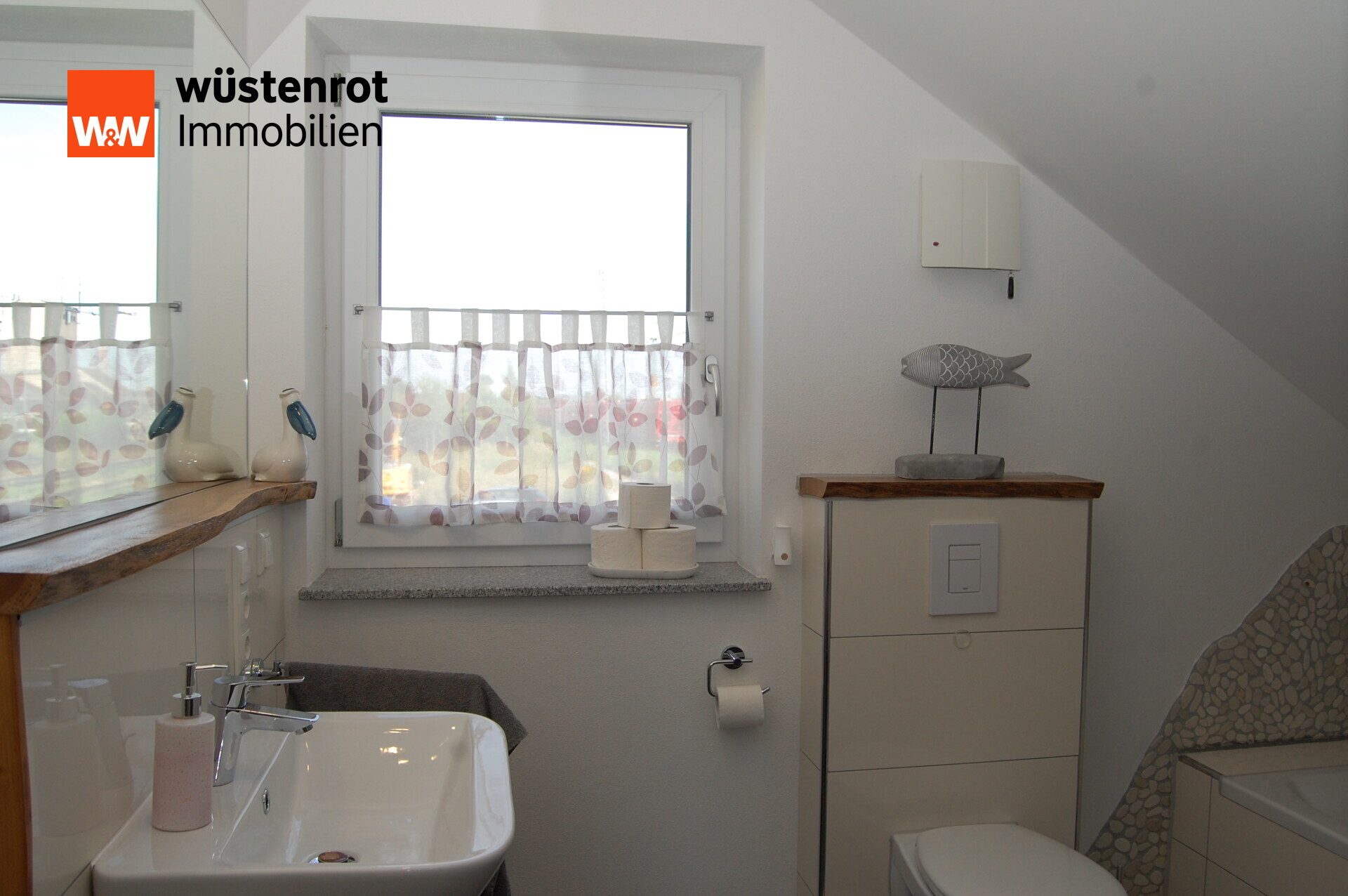 Immobilienangebot - Osterhofen - Alle - Einfamilienhaus in Neubauqualität – kernsaniert, energieeffizient  auf 1.216 m² Grundstück