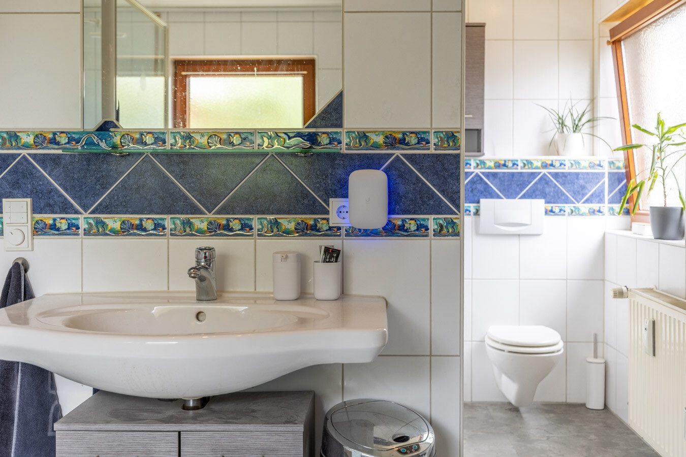 Immobilienangebot - München-Allach - Alle - Seltene Gelegenheit in München-Allach: Fünfparteienhaus mit traumhaftem Grundstück, Pool und Garten