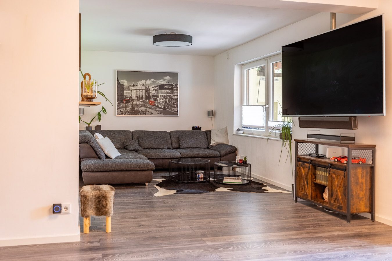 Immobilienangebot - München-Allach - Alle - Seltene Gelegenheit in München-Allach: Fünfparteienhaus mit traumhaftem Grundstück, Pool und Garten