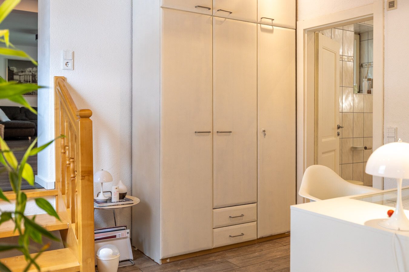 Immobilienangebot - München-Allach - Alle - Seltene Gelegenheit in München-Allach: Fünfparteienhaus mit traumhaftem Grundstück, Pool und Garten