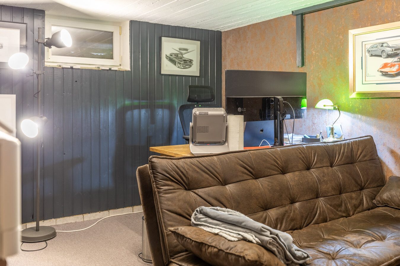 Immobilienangebot - München-Allach - Alle - Seltene Gelegenheit in München-Allach: Fünfparteienhaus mit traumhaftem Grundstück, Pool und Garten