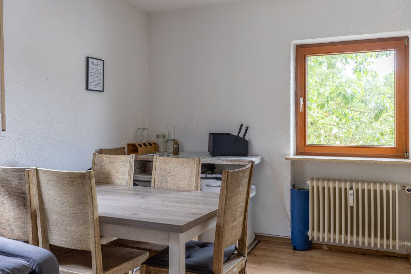 Immobilienangebot - München-Allach - Alle - Seltene Gelegenheit in München-Allach: Fünfparteienhaus mit traumhaftem Grundstück, Pool und Garten