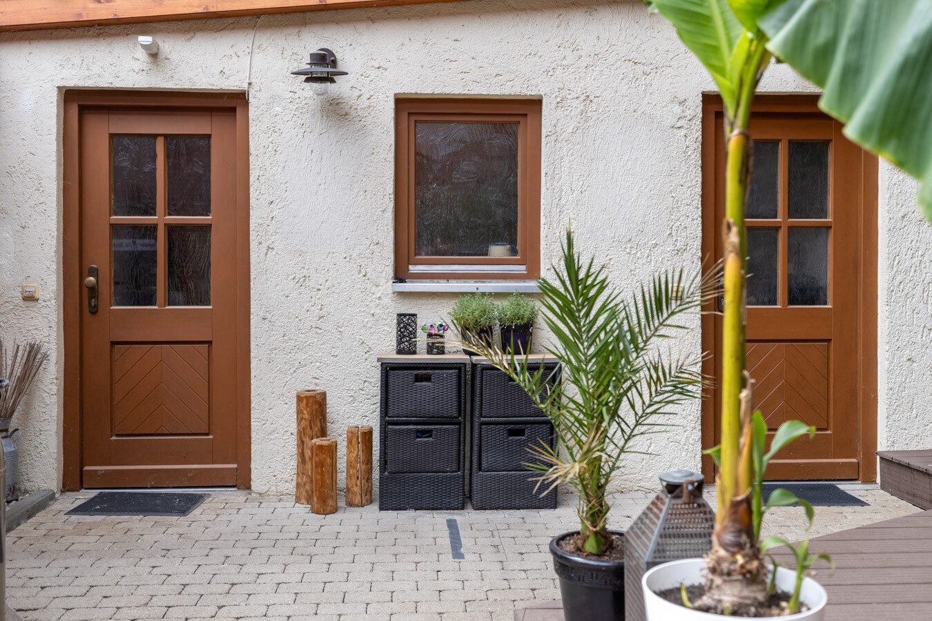 Immobilienangebot - München-Allach - Alle - Seltene Gelegenheit in München-Allach: Fünfparteienhaus mit traumhaftem Grundstück, Pool und Garten