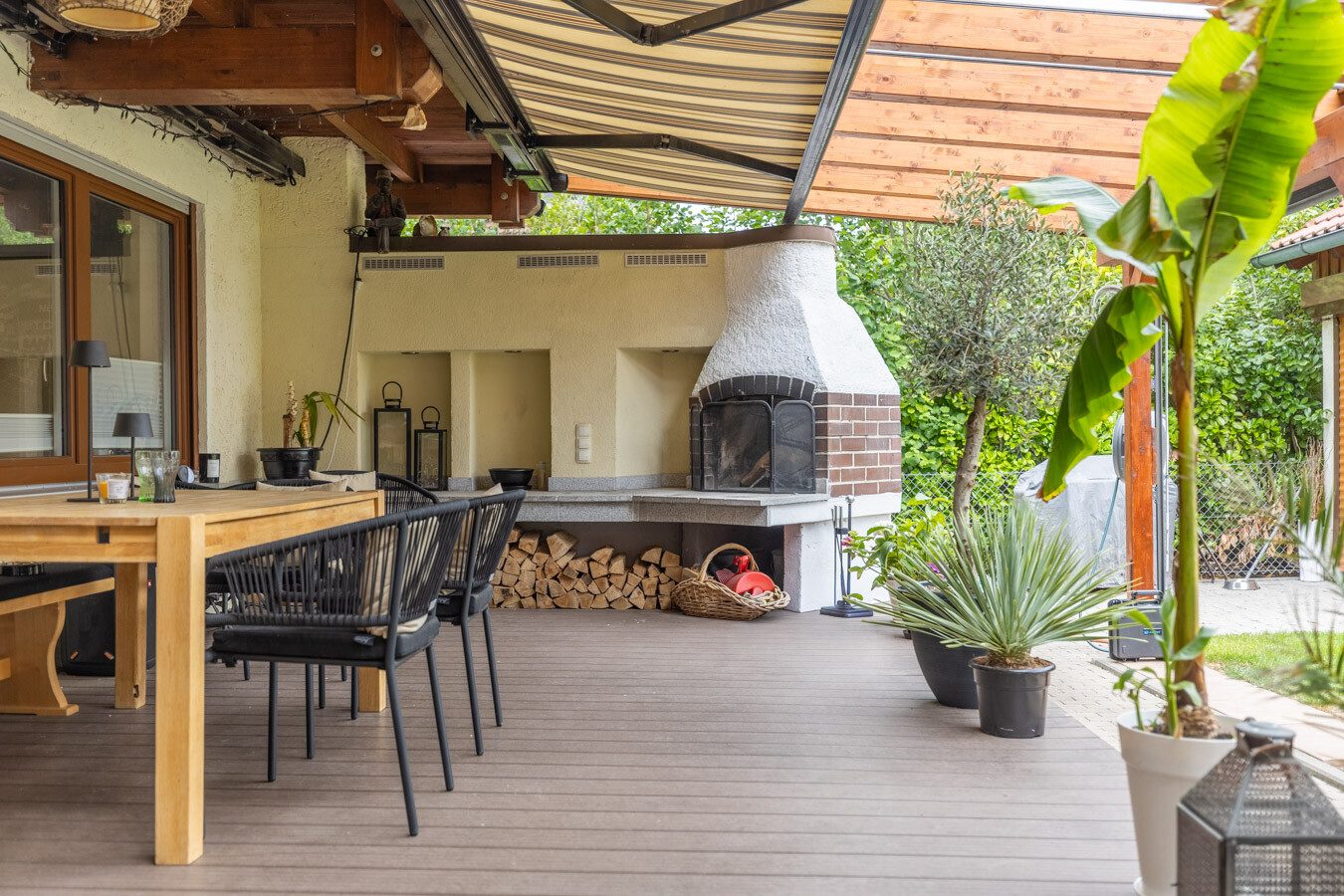 Immobilienangebot - München-Allach - Alle - Seltene Gelegenheit in München-Allach: Fünfparteienhaus mit traumhaftem Grundstück, Pool und Garten