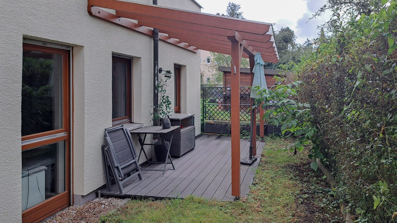 Immobilienangebot - München-Allach - Alle - Seltene Gelegenheit in München-Allach: Fünfparteienhaus mit traumhaftem Grundstück, Pool und Garten