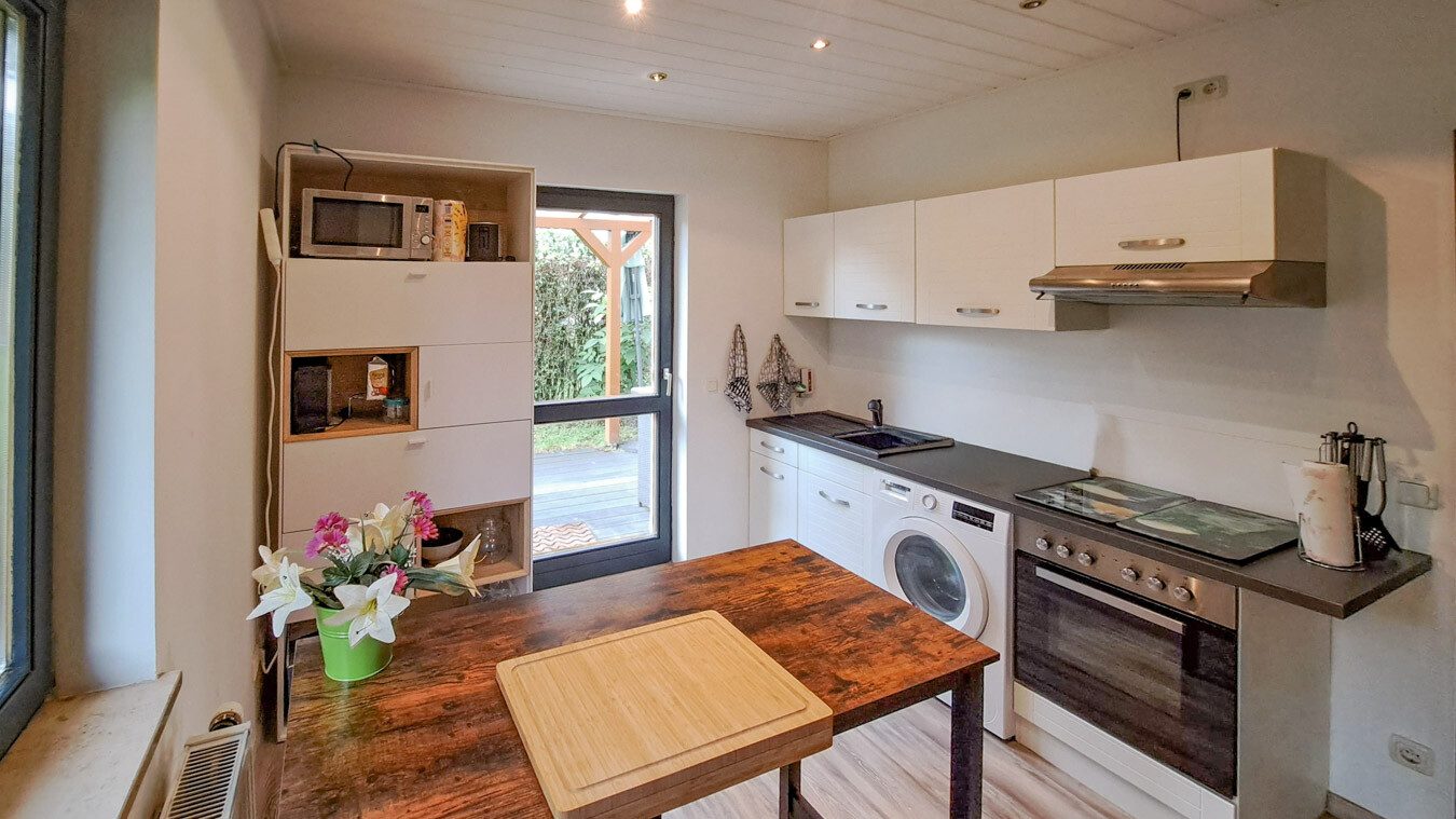 Immobilienangebot - München-Allach - Alle - Seltene Gelegenheit in München-Allach: Fünfparteienhaus mit traumhaftem Grundstück, Pool und Garten