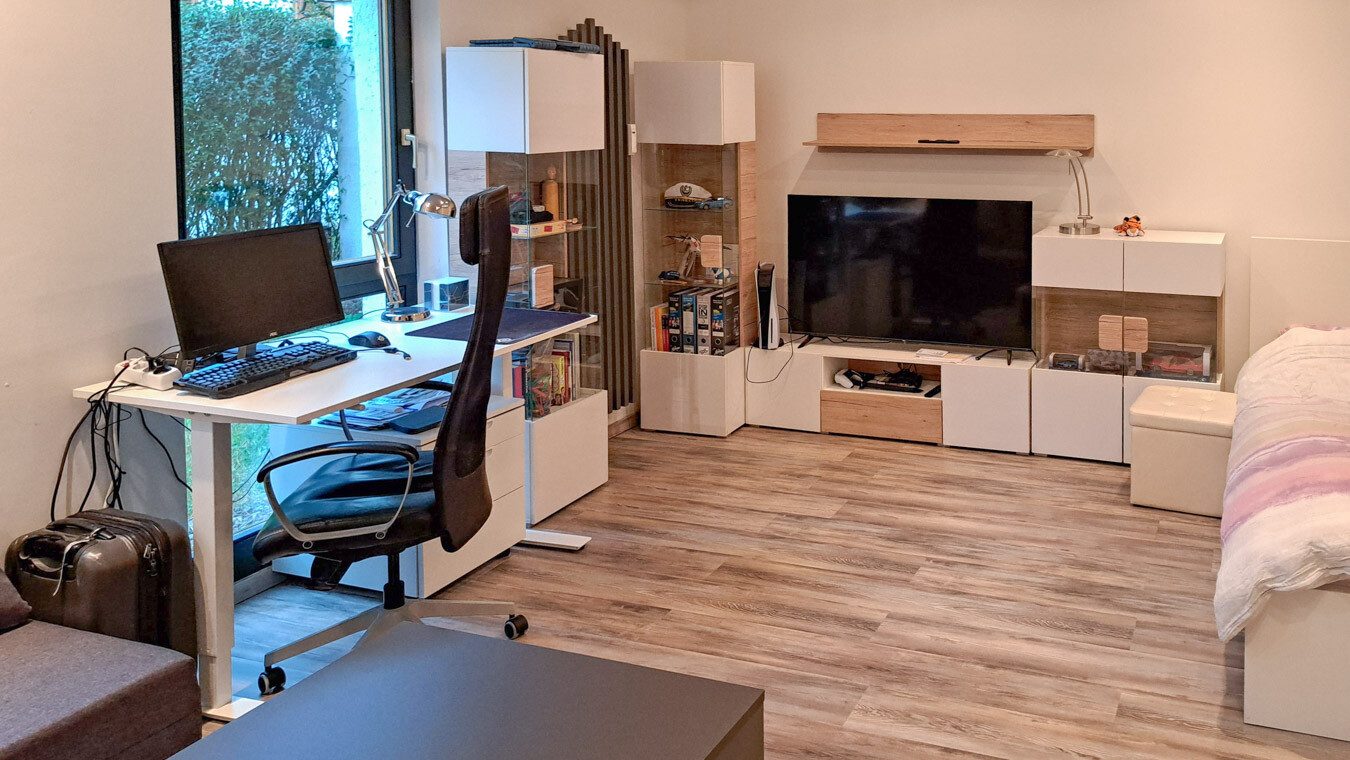 Immobilienangebot - München-Allach - Alle - Seltene Gelegenheit in München-Allach: Fünfparteienhaus mit traumhaftem Grundstück, Pool und Garten