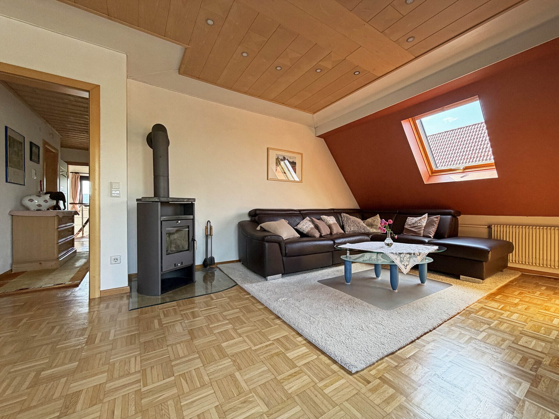 Immobilienangebot - Aldingen - Alle - Doppelt wohnen, einfach glücklich.
2 Wohnungen. 6 Zimmer auf 163 m².
Gartenoase. Terrassen. Garagen.
