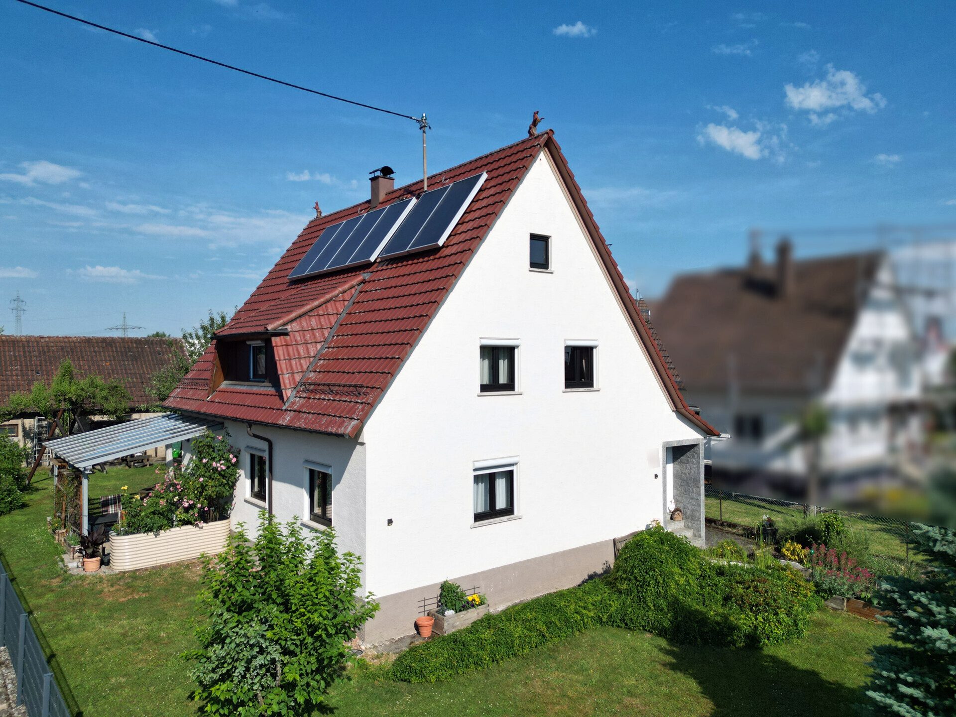 Immobilienangebot - Aldingen - Alle - Doppelt wohnen, einfach glücklich.
2 Wohnungen. 6 Zimmer auf 163 m².
Gartenoase. Terrassen. Garagen.