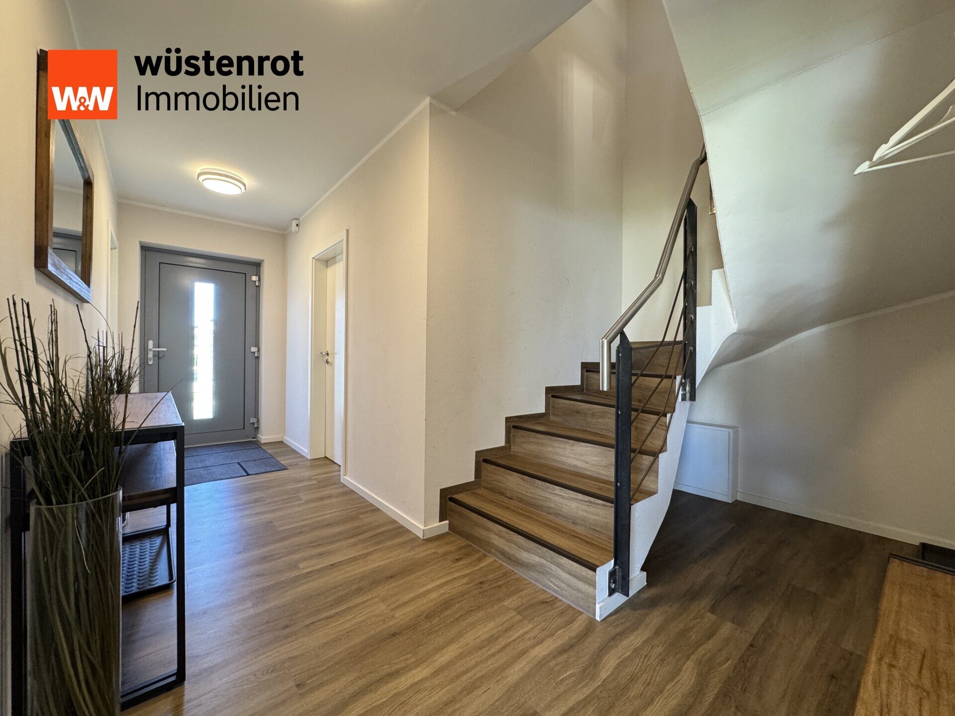 Immobilienangebot - Putbus / Wreechen - Alle - Urlaubsgefühl inklusive: Hochwertiges Ferienhaus mit Kamin und Terrasse auf Rügen in Wreechen