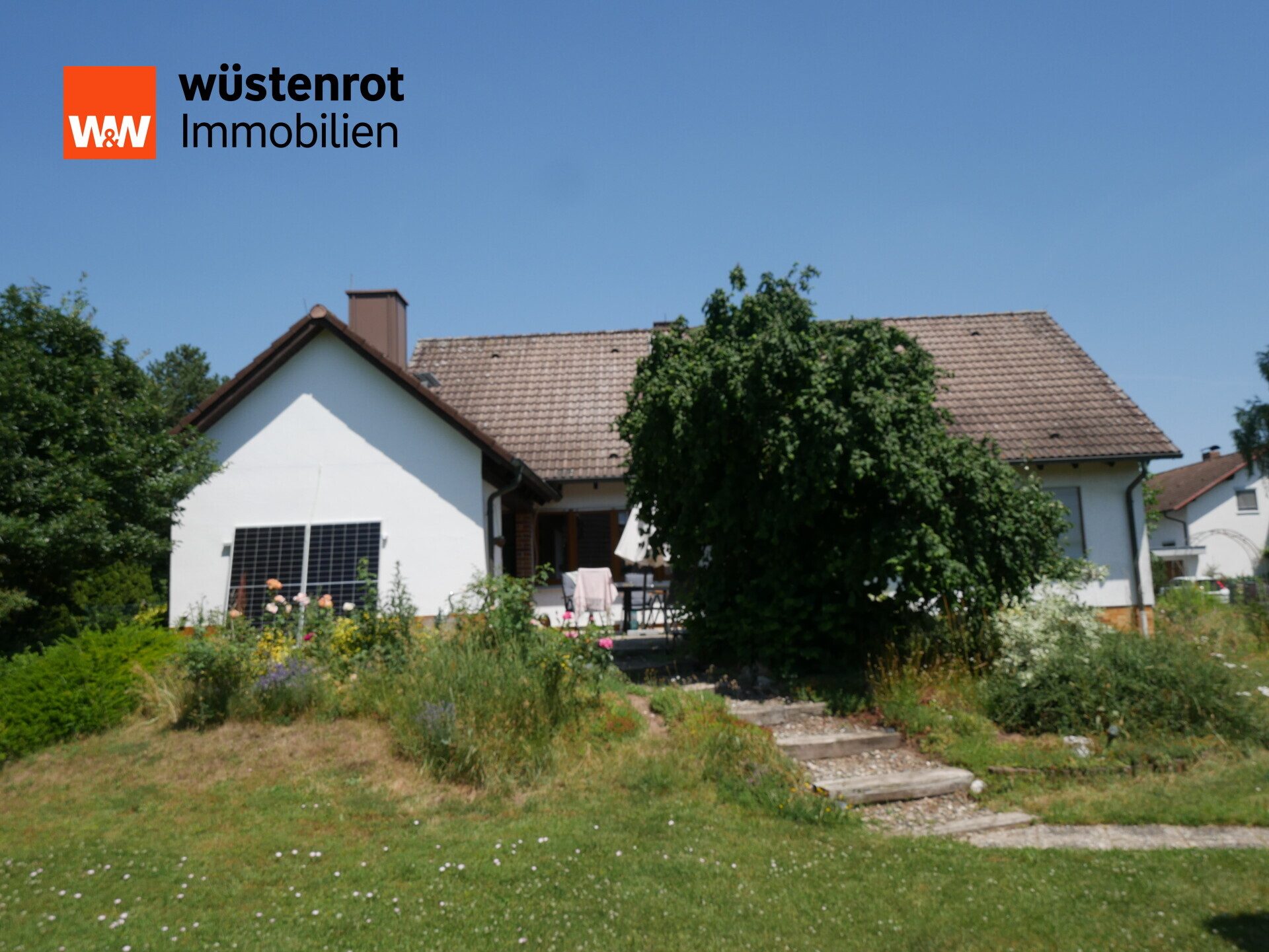 Südwestansicht Immobilienangebot - Untersiemau / Meschenbach - Alle - Attraktives Einfamilienhaus mit Einliegerwohnung und großen Garten in Meschenbach