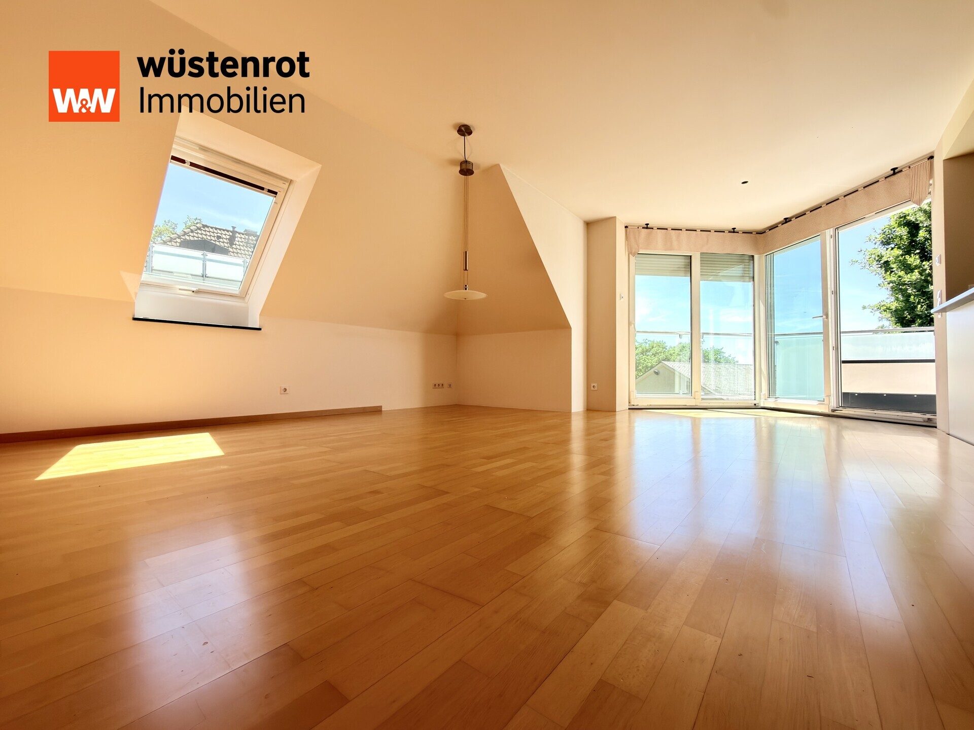 Immobilienangebot - Markkleeberg - Alle - Sofort bezugsfrei - Maisonette-Wohntraum | Dachterrasse | Balkon | 2 TG-Stellplätze | 3min zum See