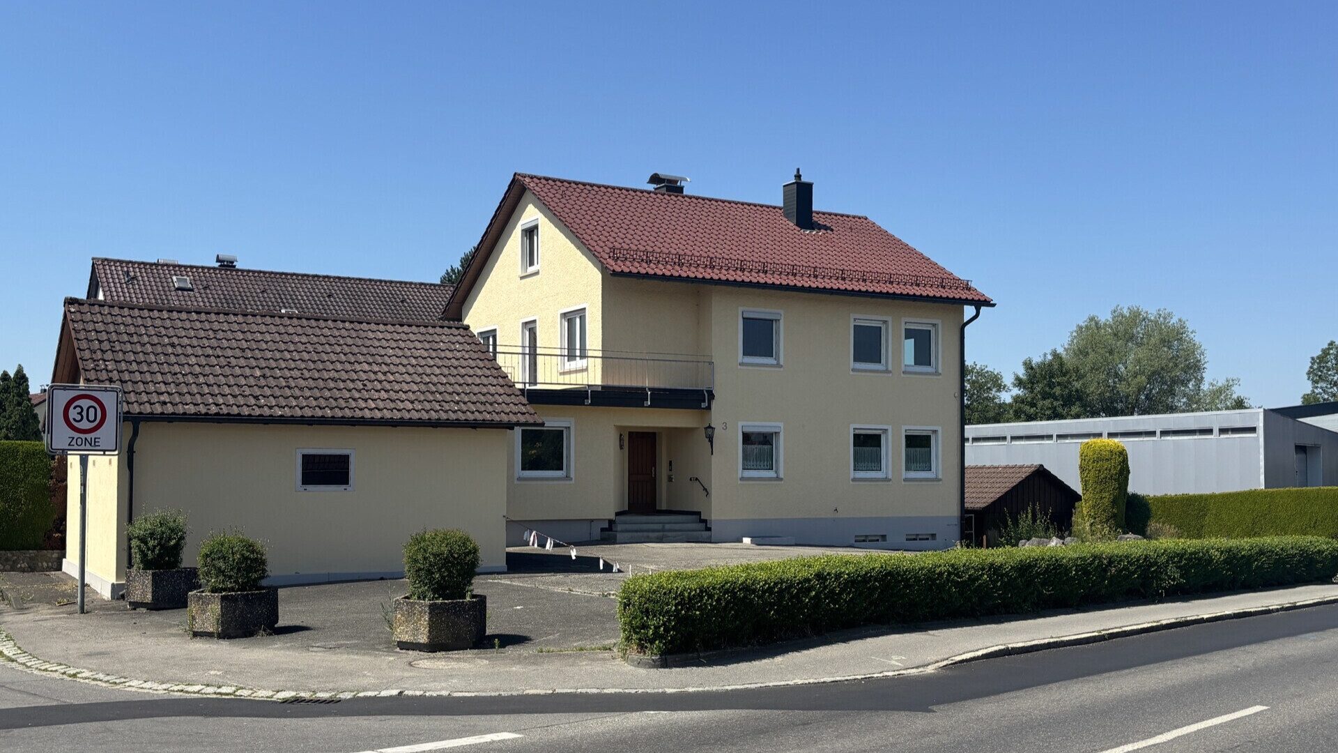 Immobilienangebot - Meckenbeuren - Alle - Zweifamilienhaus mit Potential und Ausbaureserve