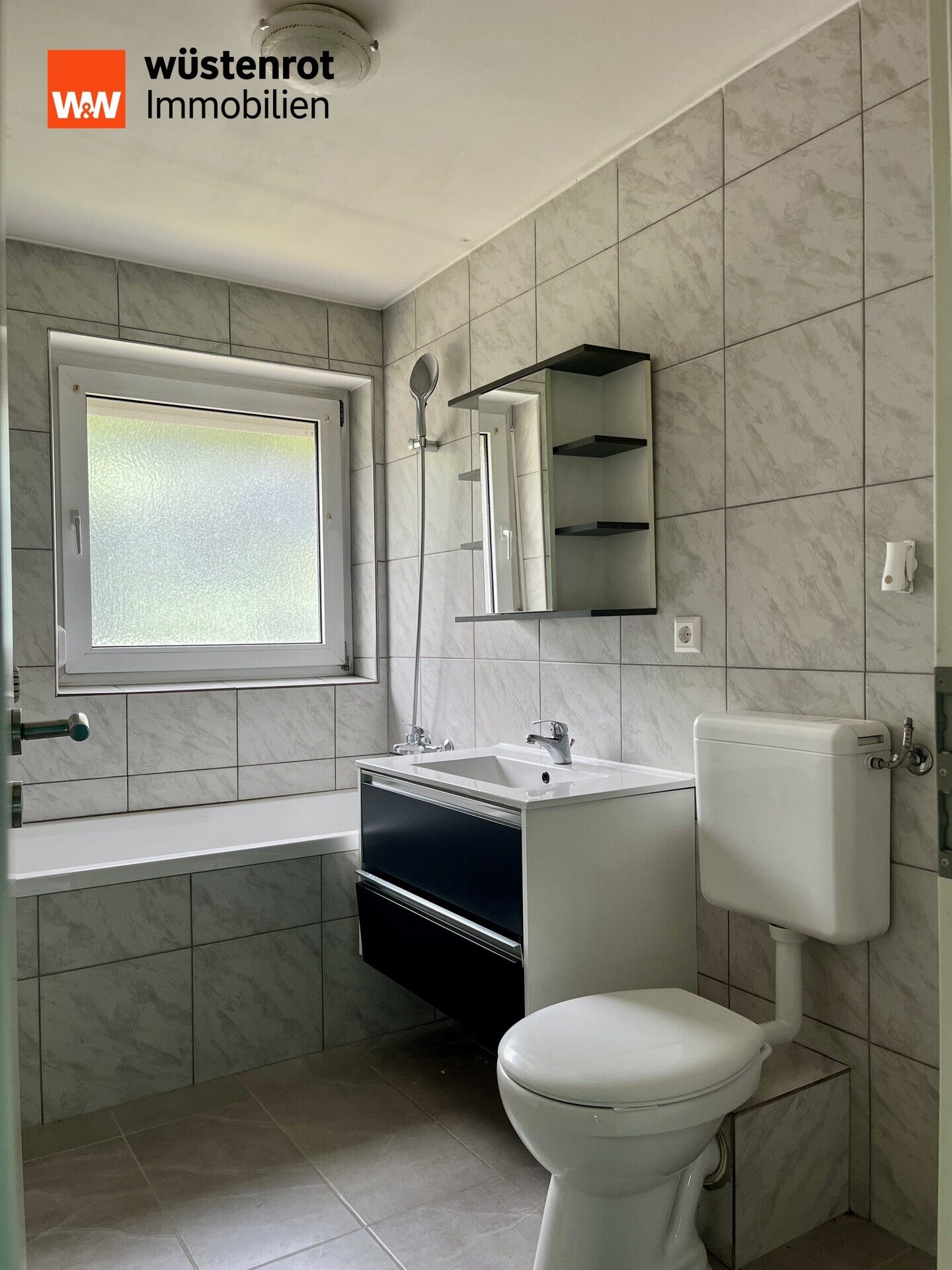 Immobilienangebot - Albstadt - Alle - Freistehendes Zweifamilienhaus in ruhiger Lage von Albstadt mit schönem Garten, sofort bezugsfrei!
