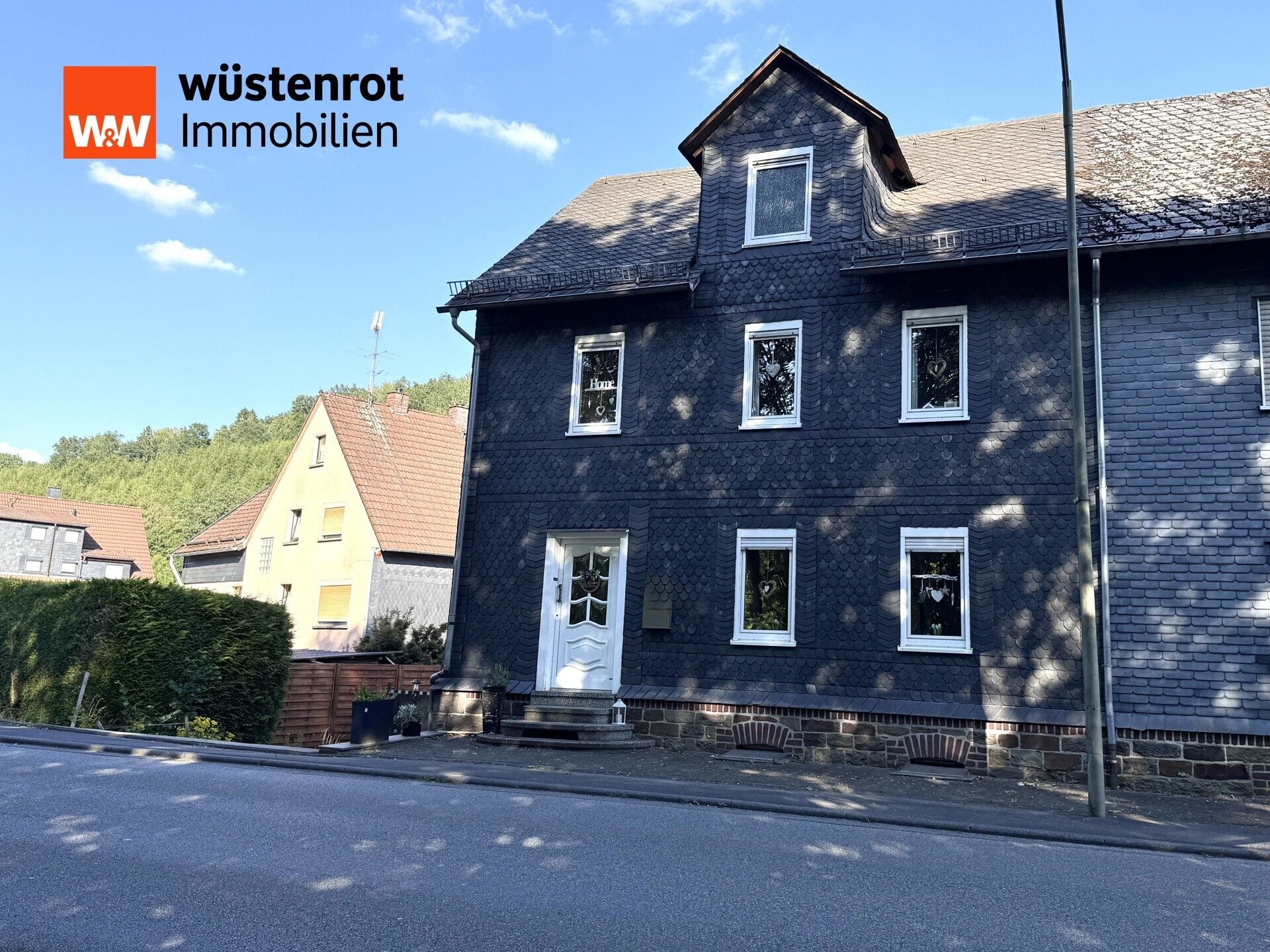 Immobilienangebot - Niederfischbach - Alle - Gepflegte Doppelhaushälfte in Ortsrandlage