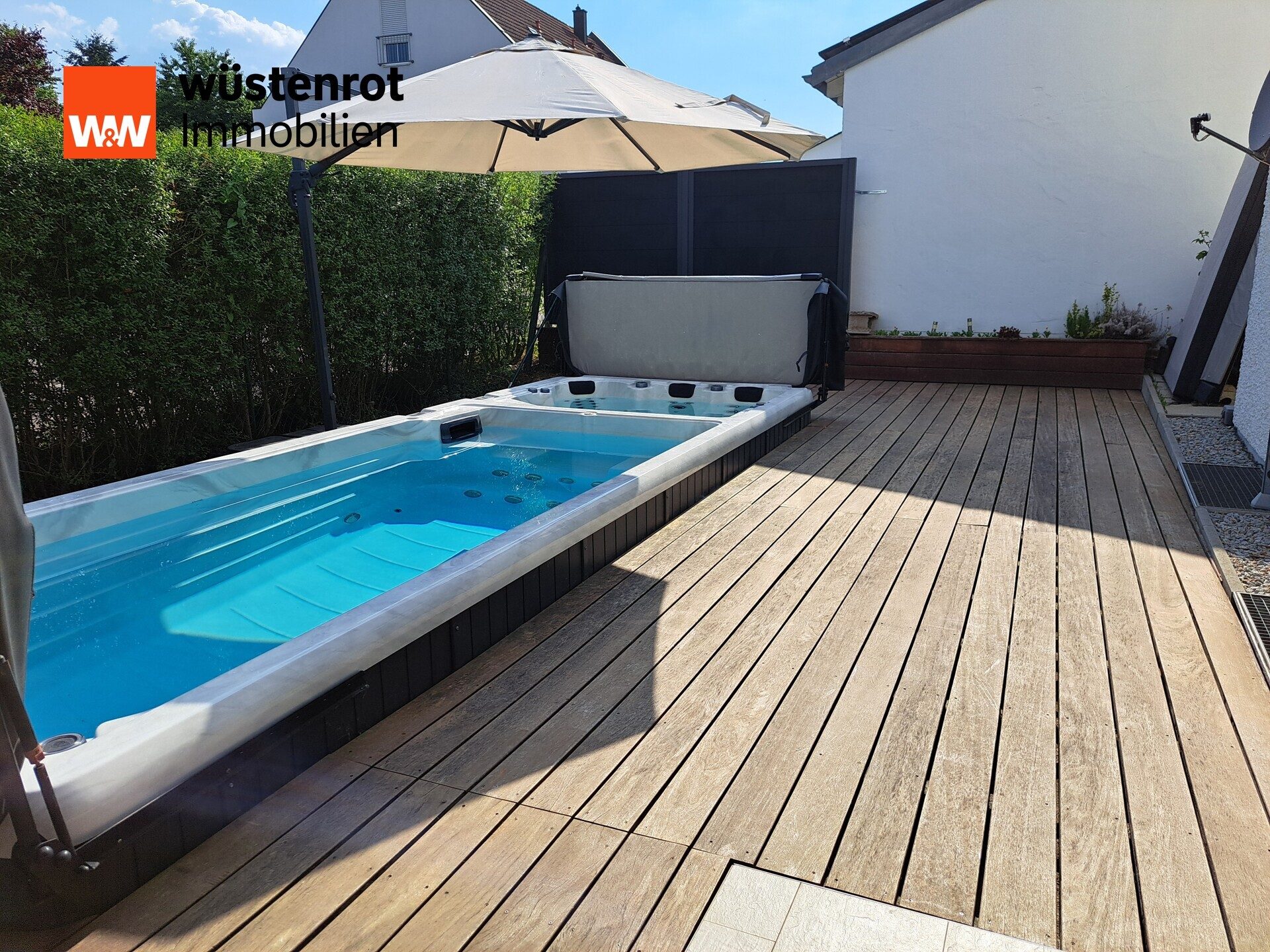 Immobilienangebot - Mainburg - Alle - Gelegenheit! 2-Familien-Haus mit Swimspa in ruhiger Lage - provisionsfrei