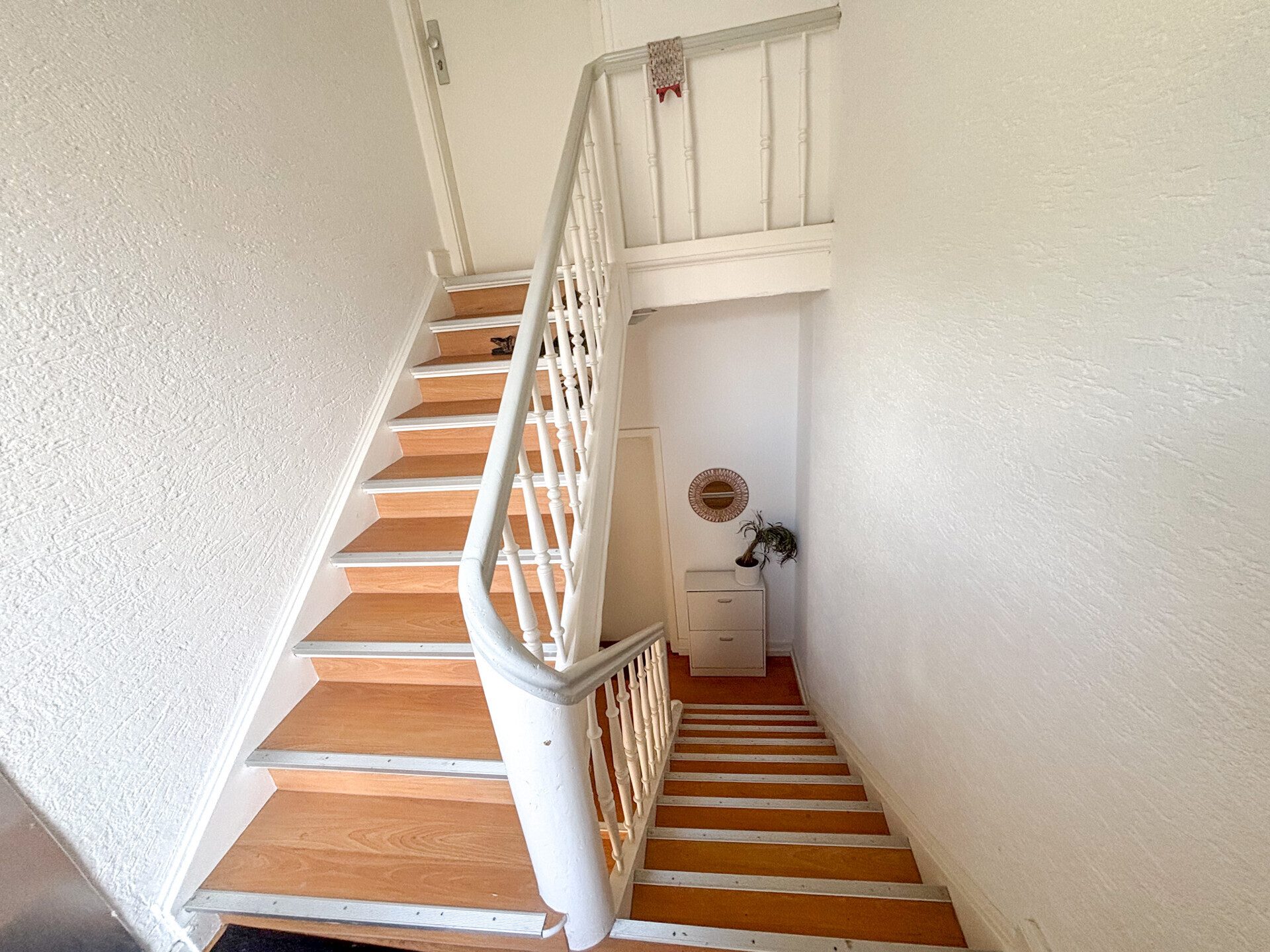 Immobilienangebot - Bad Honnef - Alle - Kapitalanlage in Bad Honnef: Mehrfamilienhaus mit vier Wohneinheiten und laufenden Mieteinnahmen