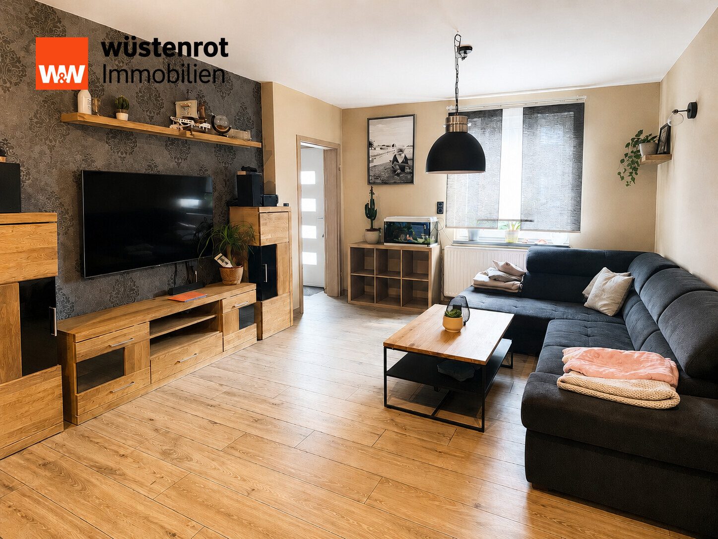 Wohnzimmer Immobilienangebot - Duisburg / Beeck - Alle - Frisch modernisiertes Reihenendhaus mit Garten, Pool und Ausbaupotenzial in ruhiger Lage