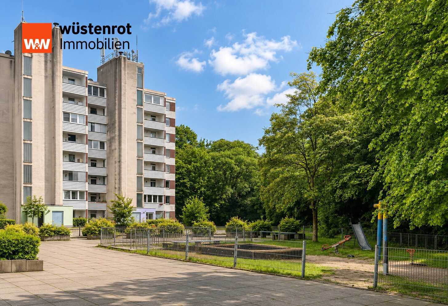 Immobilienangebot - Paderborn / Schloß Neuhaus - Alle - Tolle 4-Zimmer-Wohnung mit Balkon und PKW-Stellplatz in Paderborn