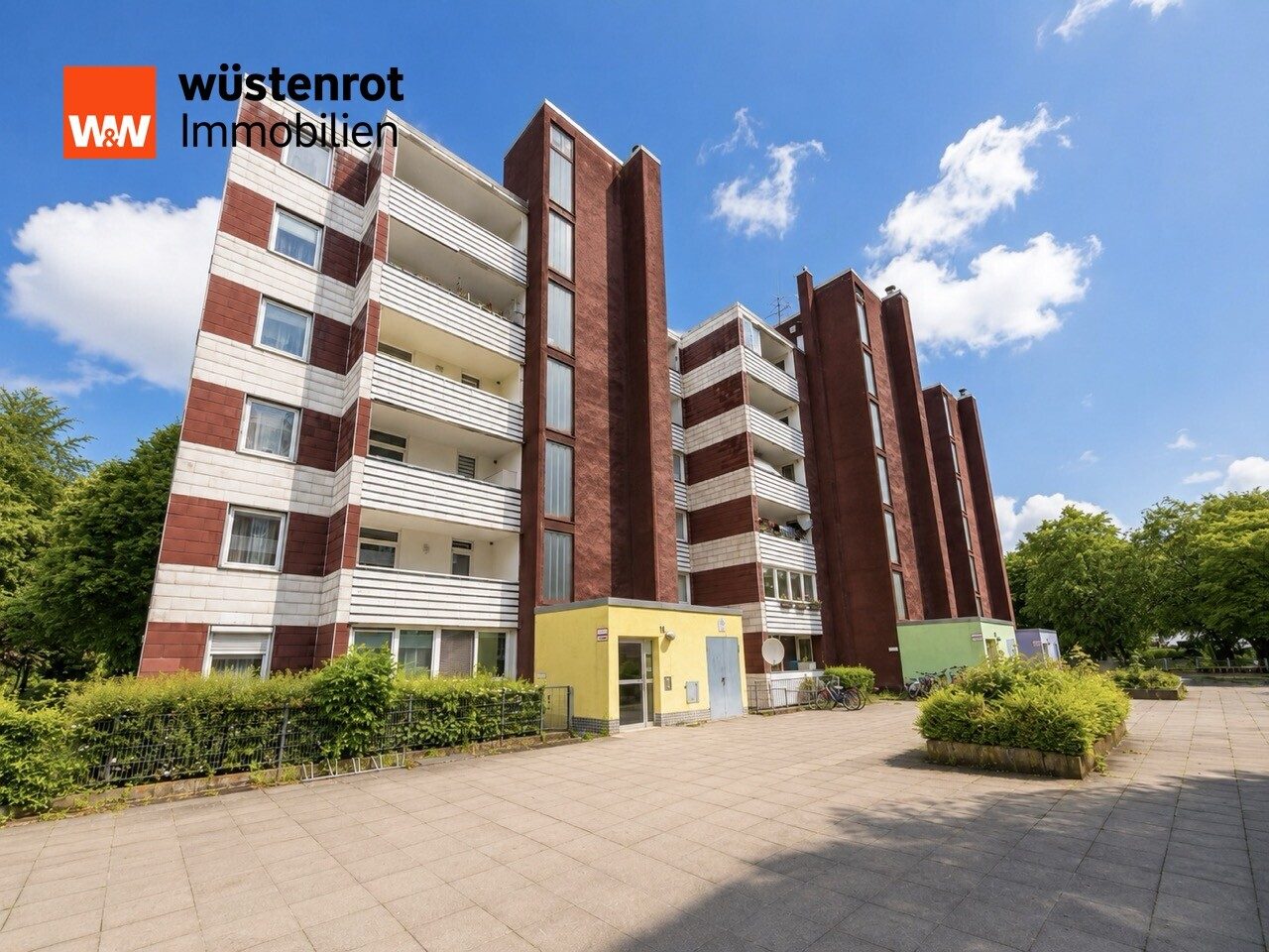 Immobilienangebot - Paderborn / Schloß Neuhaus - Alle - Tolle 4-Zimmer-Wohnung mit Balkon und PKW-Stellplatz in Paderborn
