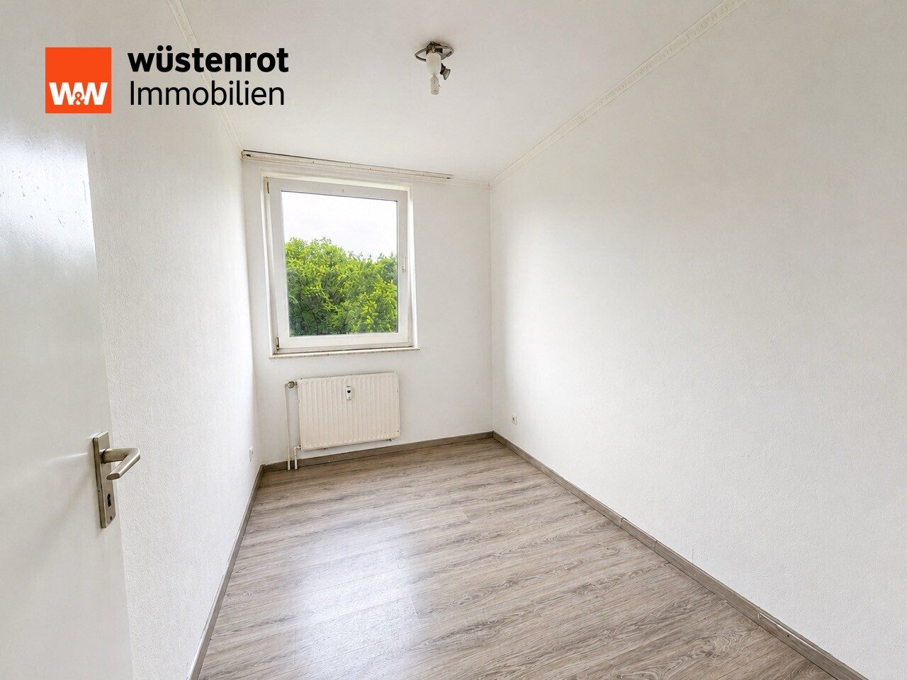 Immobilienangebot - Paderborn / Schloß Neuhaus - Alle - Tolle 4-Zimmer-Wohnung mit Balkon und PKW-Stellplatz in Paderborn